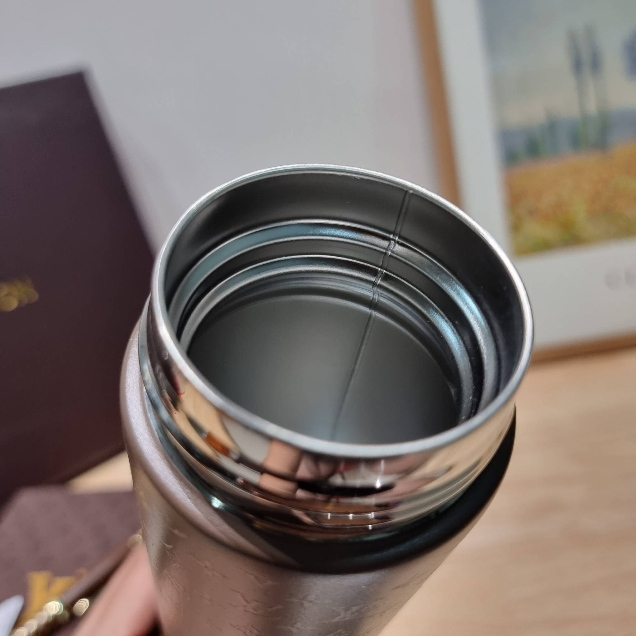 LV tumblr With digital temperature display SET Booknote / LV gift box สุดยอดไอเท็มใน box set ที่เหมาะแก่การเก็บสะสม หรือจะส่งให้เป็นของขวัญในช่วงปีใหม่ก็ดีงามที่สุด จัดมาให้ทั้งสมุดจดบันทึกเล่มลิมิเต็ด ที่ตัดขอบกระดาษด้วยสีทองหรู ปากกาเข้าเซ็ท และกระบอกน้