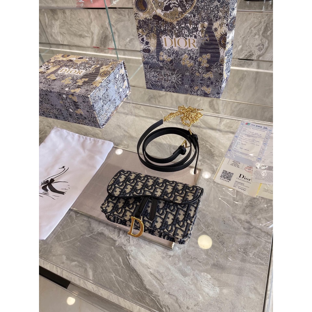 DIOR Small Saddle Pouch Belt with Chain กระเป๋าทรงพอช พร้อมสายสะพายหนังและสายโซ่ ปรับใช้งานได้ทั้งคาดอก/คาดเอว/หรือสะพายไหล่ได้ สายถอดได้ ถือเป็นพอชเก๋ๆ