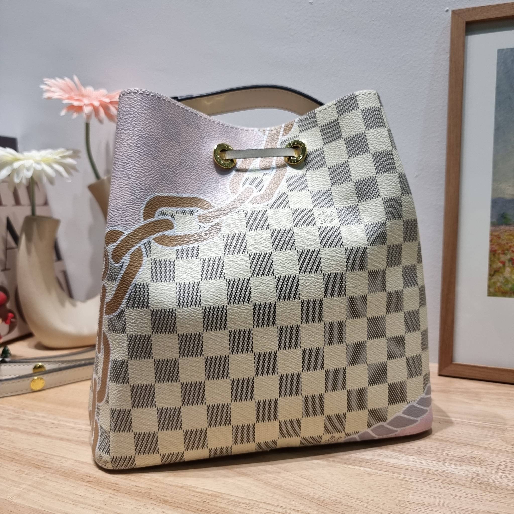 LV Neonoe MM Damier Azur New Spring Collection - Nautical อีกหนึ่งรุ่นท็อปฮิต กับดีไซน์ใหม่ต้อนรับฤดูร้อน กับกระเป๋าสะพายทรงบัคเก็ตใบใหญ่