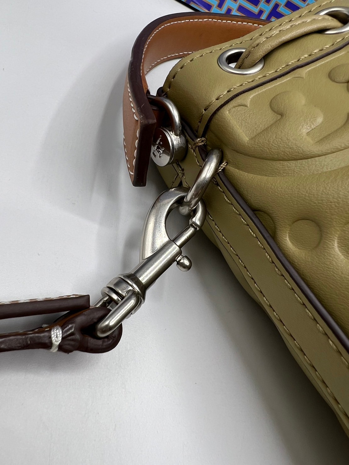 6 สี Tory Burch Puffy Mini / Tory burch T Monogram Puffy Patent Mini Bucket Bag / Tory Bucket Bag กระเป๋าบัคเกต size เล็ก โดดเด่นด้วยโลโก้ตัวนูนปั๊มด้านหน้า