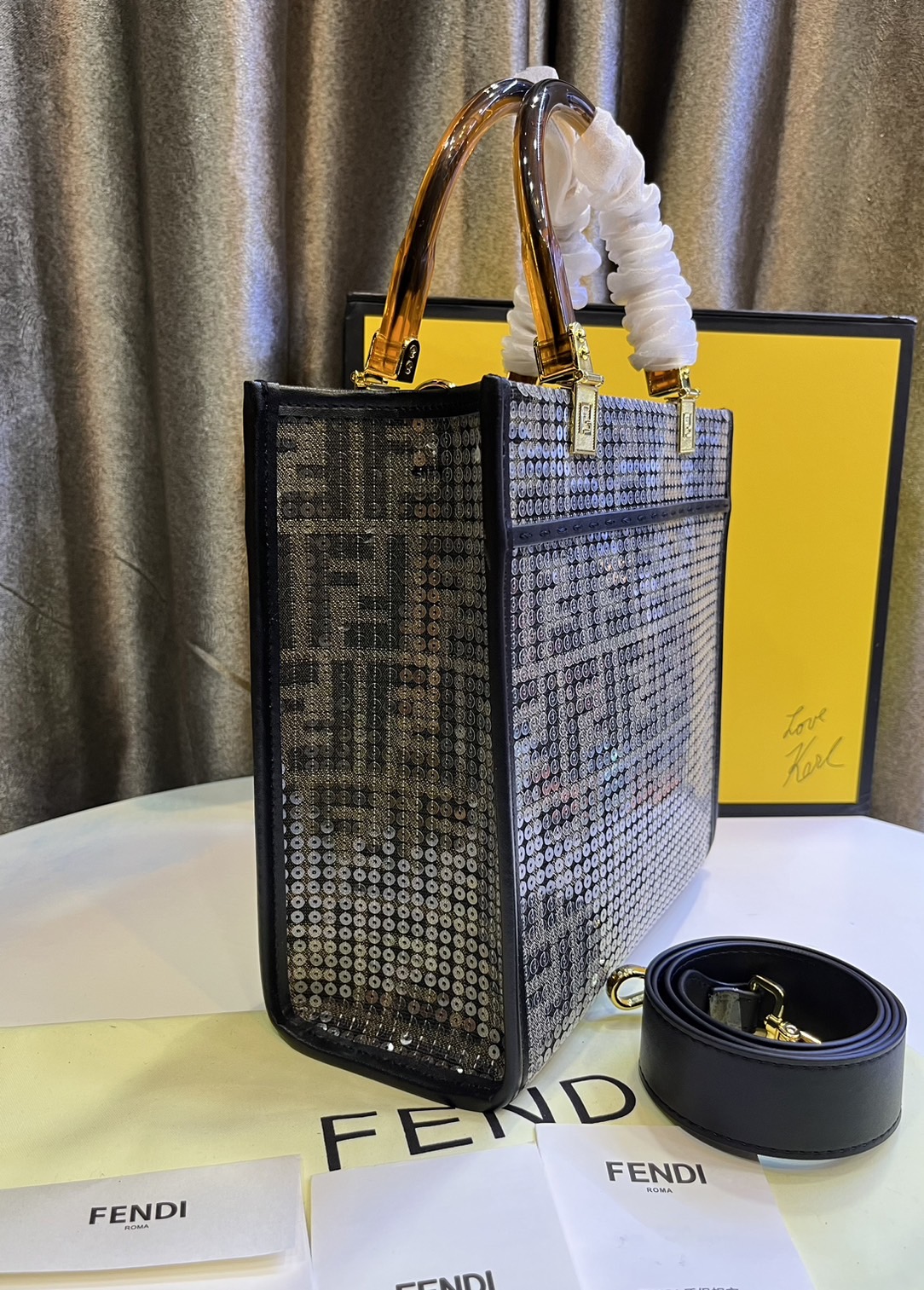 FENDI Sunshine jacquard FF sequins shopper / Fendi Tote bag 25cm พร้อมส่ง กระเป๋าสะพายทรงโท้ท ปักเลื่อมแวววาว รุ่นใหม่ สวยหรู **สินค้าเกรดออริจินอล 1:1 สลับแท้