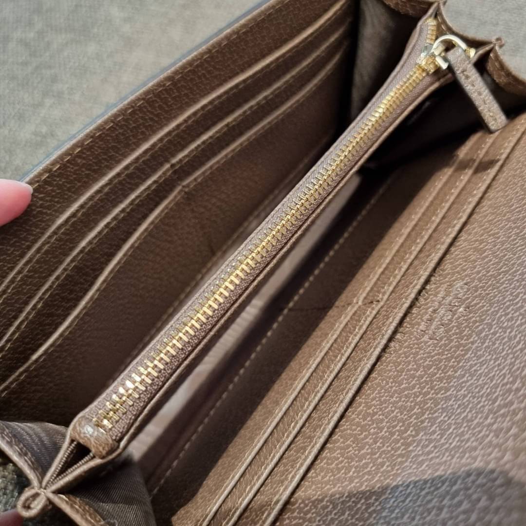 คลัชท์สุดหรูขึ้นแท่นต้องใบนี้เลย GG×Balenciaga woc bag กระเป๋าสะพาย crossbody เป็นคลัชท์ได้ในตัว ดีไซน์คลาสสิควินเทจ ดึงดูดและสะกดสายตาด้วยอะไหล่ดีเทลหรูของอะไหล่สีทอง วัสดุหนังแคนวาส ทนทาน ดูแลรักษาง่าย เปิด-ปิดด้วยอะไหล่เสียบล็อค ภายในแบ่งสัดส่วนลงตัวมา