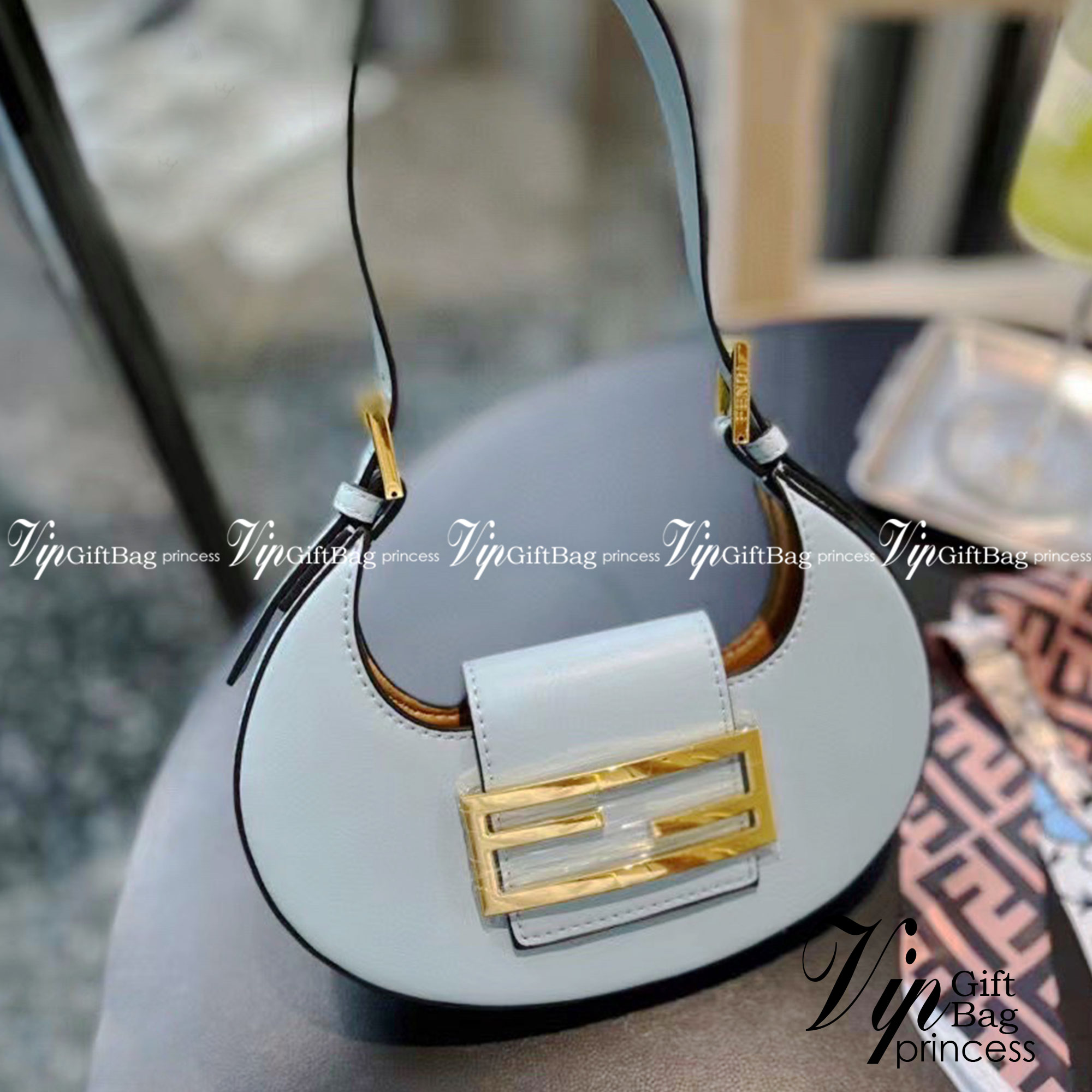 Fendi Cookie mini hobo bag / Fendi Mini Cookie FF fabric mini bag คอลใหม่ล่าสุด น้องเล็กกะทัดรัด อะไหล่ทองสวยหรูไฮโซ งานคุณภาพเน้นๆ งานเป๊ะปังมากปั้มทุกจุด กระเป๋าสะพายไหล่แบรนด์หรู น่ารักมากค่ะ