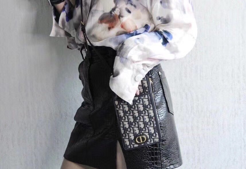 Dior 30 montaigne long wallet /Dior phone bag เกรดออริจินอล กระเป๋าเงินใบยาวลาย dior oblique ติดโลโก้ CD สีทองด้านหน้า