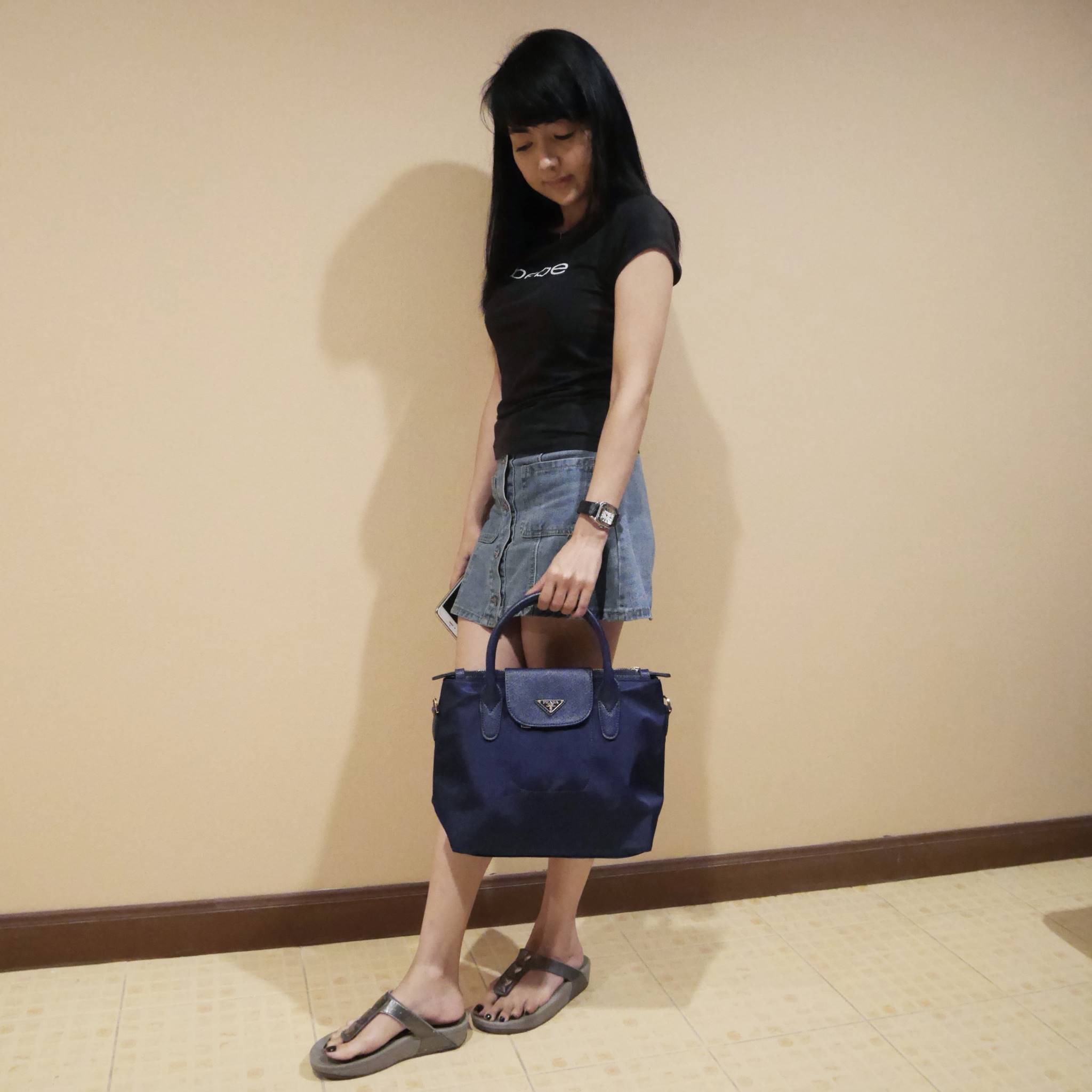 รุ่นแนะนำ♡ พร้อมส่งครบสี **ทรงสวยมาก งานพรีเมี่ยมกิ้ฟ รุ่น Limited edition ค่า ได้ กระเป๋าอเนกประสงค์ จากแบรนด์ PRADA มาค่า เป็น กระเป๋าผ้าไนล่อน Longchamp Style ใบนี้มีสายยาวให้คะ **เลิศมาก ขนาดกำลังดีคะ ตัวกระเป๋าเบามาก ใช้แล้วสวยมากๆ อะไหล่ทองหร