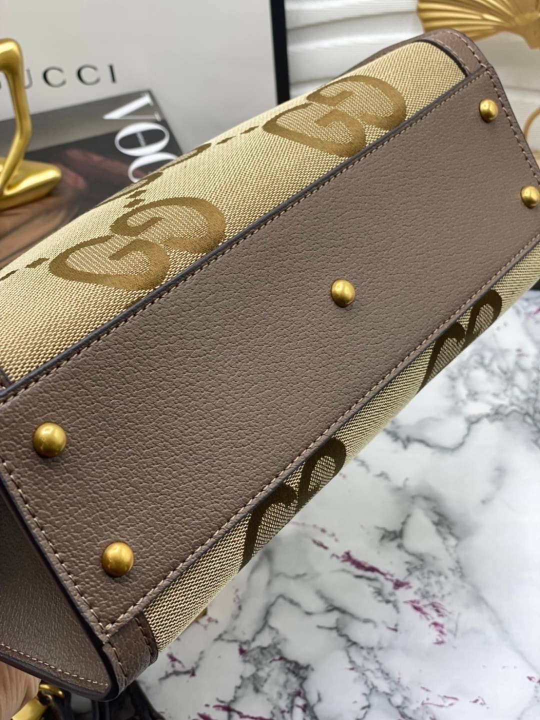 หนังแท้ Gucci Diana jumbo GG small tote bag 27cm พร้อมส่งที่ไทย Brown Camel and ebony jumbo GG canvas ภาพสินค้าถ่ายจากงานขายจริง ใช้งานต่างประเทศได้ค่ะ