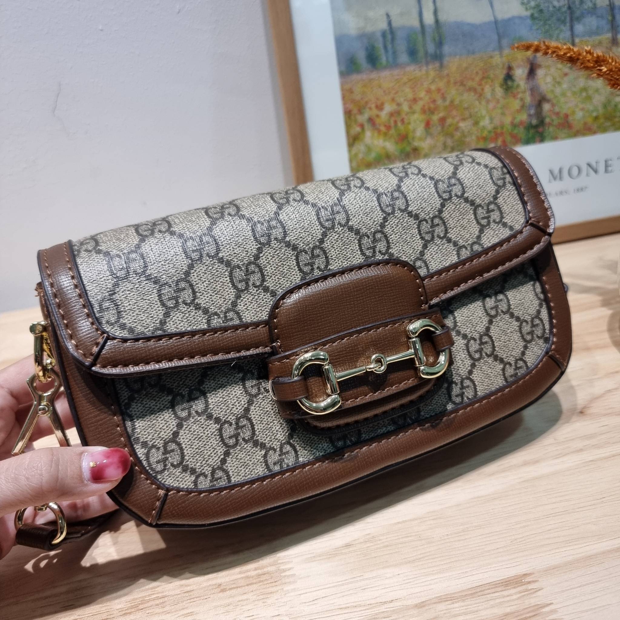 GUCCI Horsebit 1955 shoulder bag / GC STRAP MINI SHOULDER BAG กระเป๋าสะพายไหล่/สะพายข้าง ทรงคลาสสิค ไซส์ใหม่ ตอบโจทย์คนที่ไม่ชอบความใหญ่โต น้องจัดให้ไปเลย!!