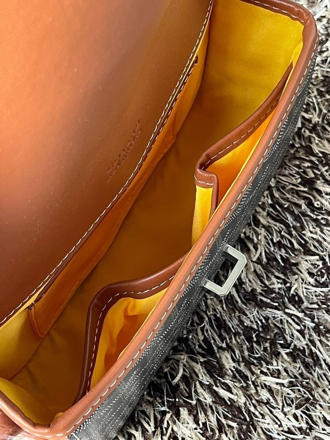 Goyard belvedere pm แบรนด์ดังจากฝรั่งเศส เรัยบหรูแต่ดูสง่า สะดุดตาด้วยลายเฉพาะตัว วัสดุที่นำมาตัดเย็บกระเป๋าเป็นวัสดุผ้าใบ