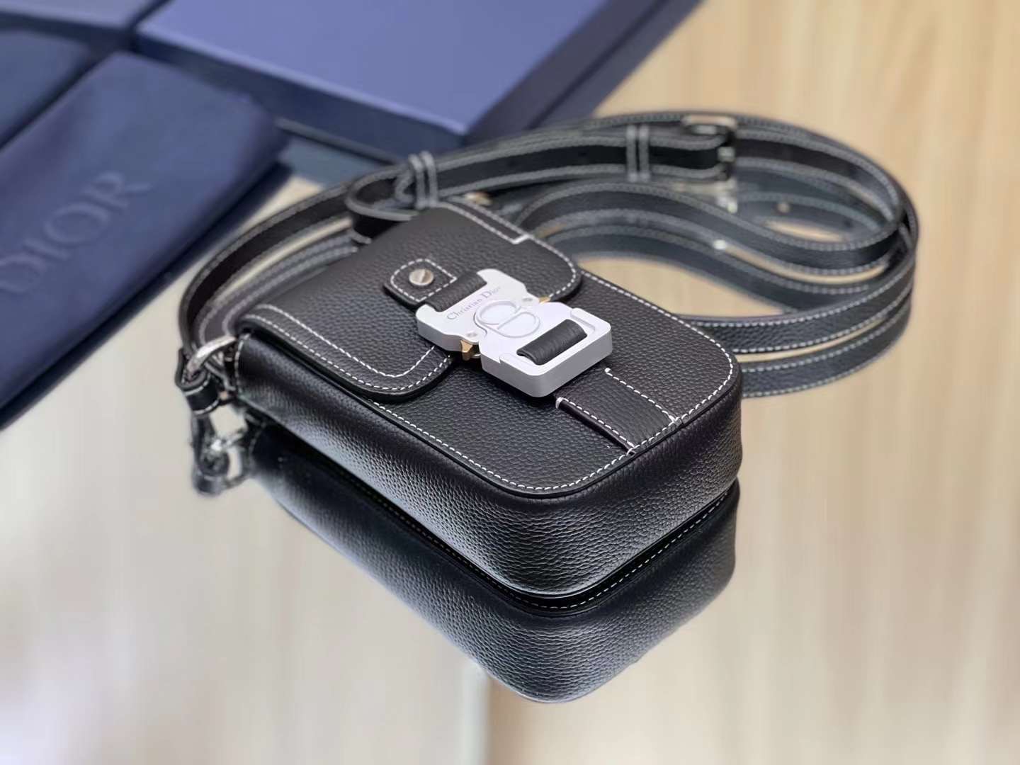 Dior Phone Oblique Bag / Dior Pouch Phone Oblique เกรดเทพออริจินอล ได้ใจหนุ่มๆไปเลยใบนี้!! หลงรักตั้งแต่แรกเห็นมีอยู่จริง!!