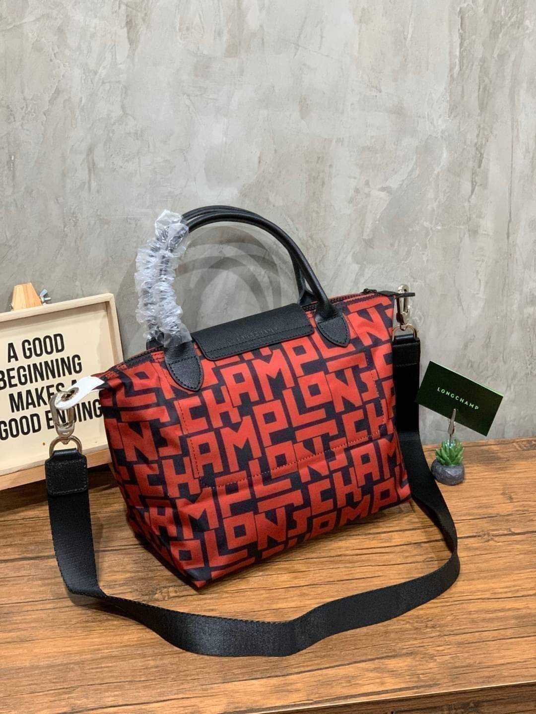 ของแท้ 💯% Longchamp LE PLIAGE LGP TOP HANDLE BAG S พบกับคอลเลคชั่นใหม่ล่าสุด มีดีไซน์ที่เรียบหรูและคลาสสิก แฝงด้วยลูกเล่นแบบเฟมินีน