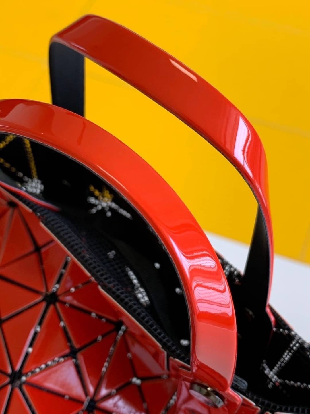 BAOBAO ISSEY MIYAKE 6x6 BLOCK TOTE BAG กระเป๋าถือทรง shopping โท้ท ลายตาราง บล็อคสี่เหลี่ยมสามเหลี่ยม ภาพสินค้าถ่ายจากงานขายจริง ใช้งานต่างประเทศได้ค่ะ