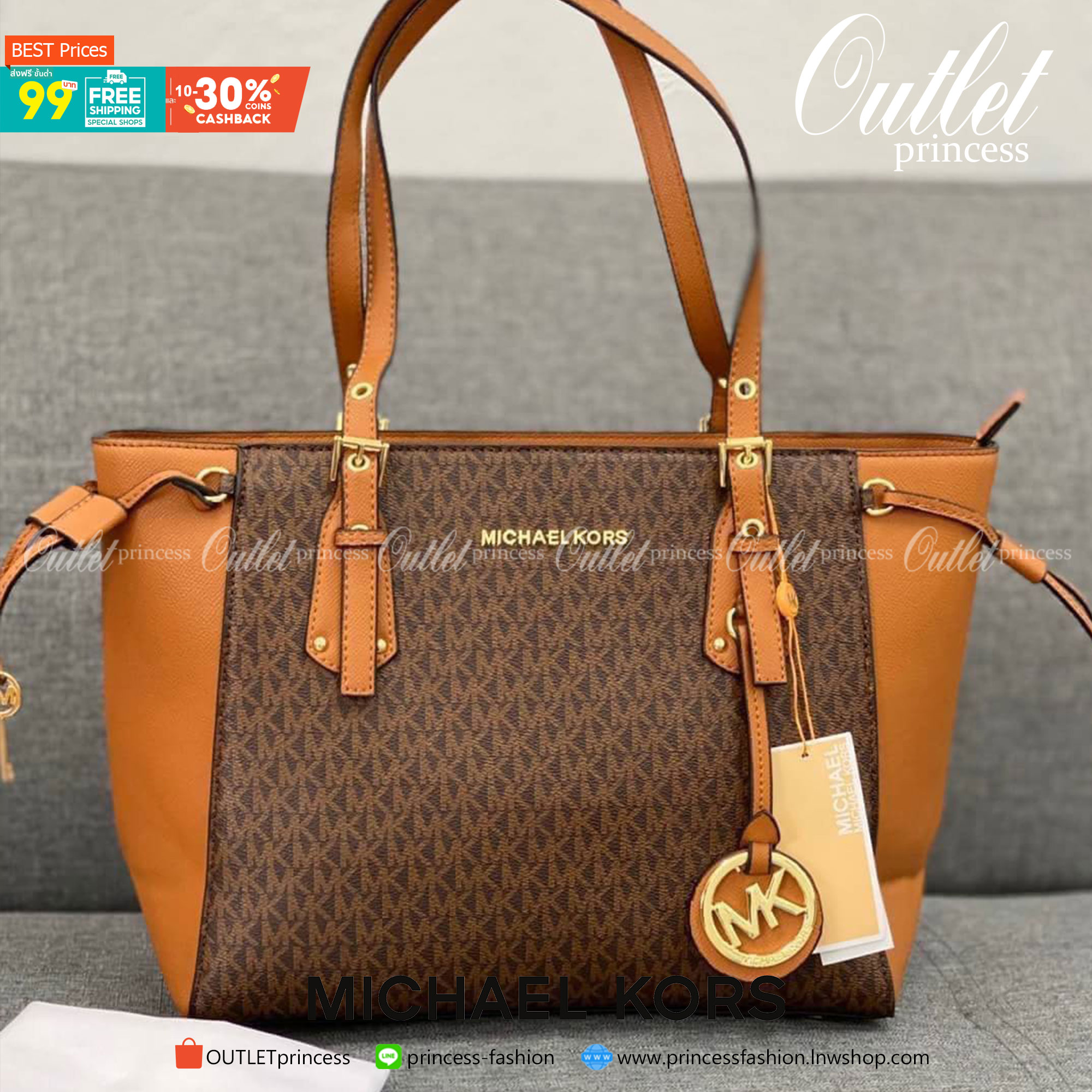 MICHAEL KORS TOTE BAG กระเป๋าสะพายไหล่ทรง Tote ใบใหญ่กำลังดีหนัง Saffiano สวยหรูอยู่ทรง ด้านหน้าประดับโลโก้สีทองสวย พร้อมอะไหล่ห้อยแบรนด์ ภายในมี 2 ช่องหลัก 1 ช่องซิปกลาง และช่องเล็ก ใส่ของจุกจิก และสายห้อยกุญแจ กว้างและจุ ใส่ ipad เอกสาร A4 กระเป๋าสตางค์