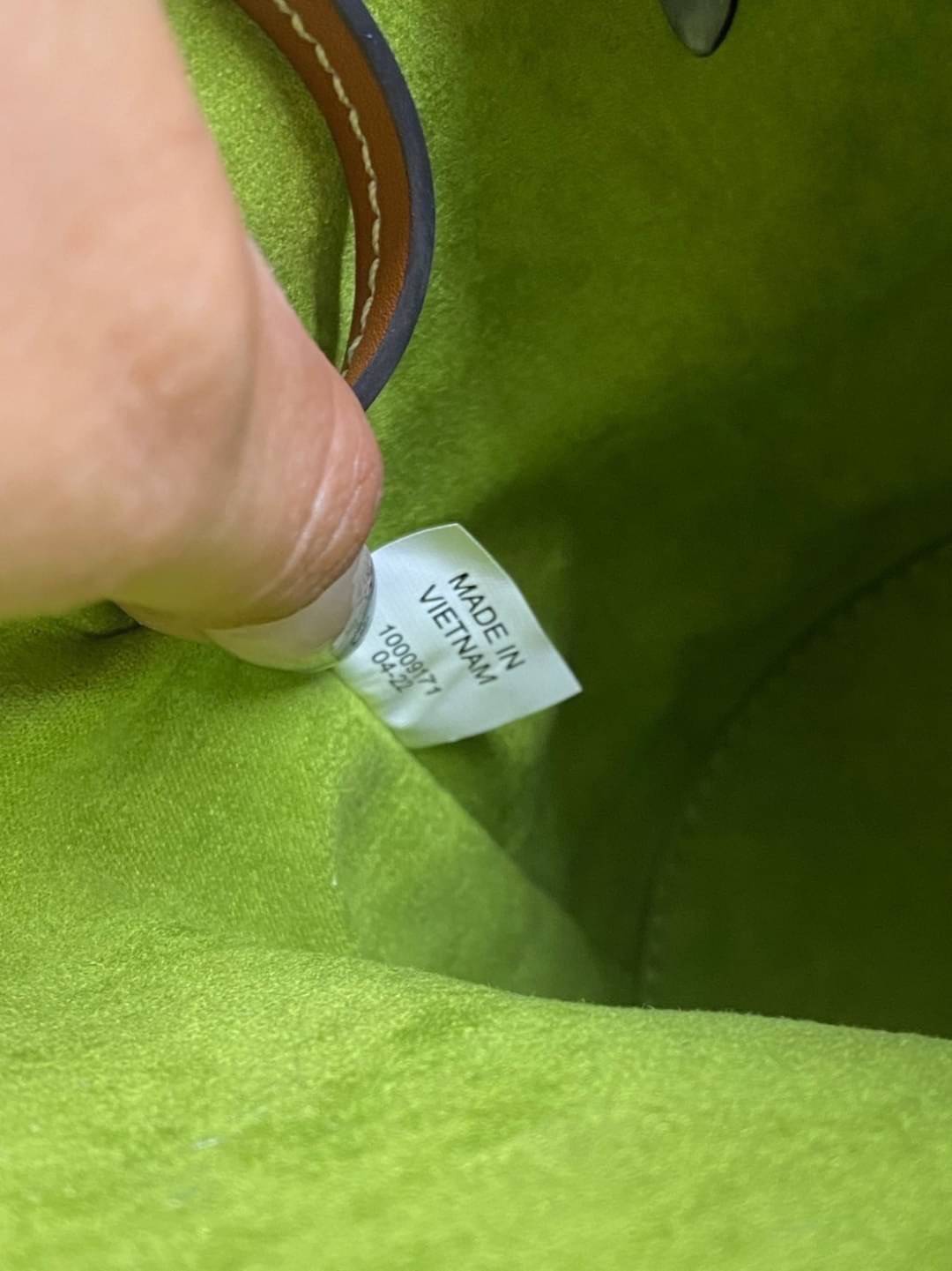 TORY BURCH MINI PIXELATED RABBIT BUCKET BAG 🐇 อดใจยังไงไหว น่ารักขนาดนี้ 🥕🥕 คอลเลคชั่นสุดเด็ดของปีนี้ น้องกระต่ายสุดน่ารัก กระเป๋าทรงบักเก็ตรุ่นยอดนิยม