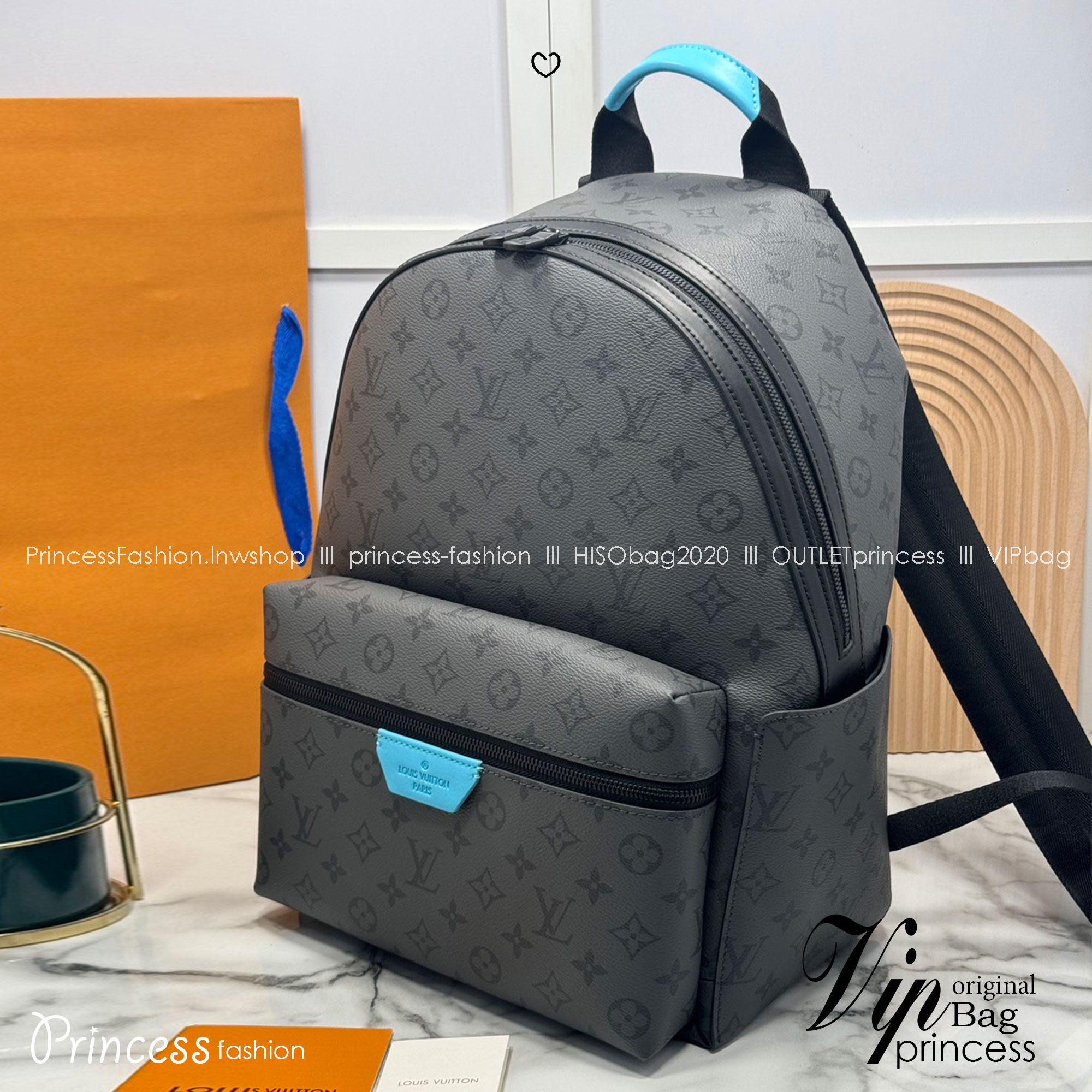 LV Discovery Backpack Turquoise Monogram Eclipse กระเป๋าเป้สะพายหลัง โทนสีใหม่คลาสสิก พื้นลายโมโนแกรมเทาดำตัดสายหนังสีฟ้า Turquoise สดใสสวยงามอย่างลงตัว เติมความมีชีวิตชีวาให้กระเป๋าแสนคลาสสิก