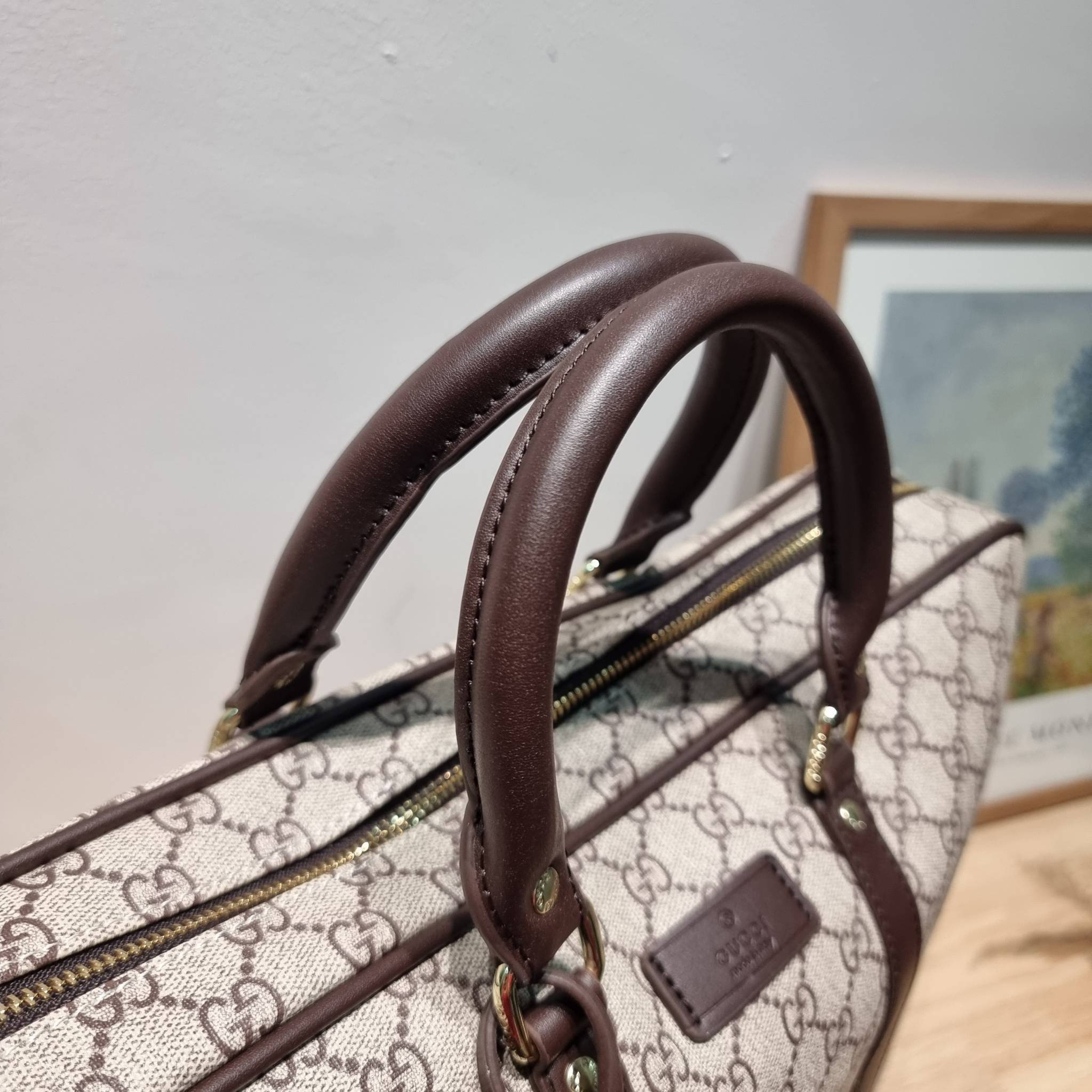 GUCCI BRIEFCASE / GG Supreme work bag / GG laptop bag / GG CLASSIC BRIEFCASE MESSENGER ไอเท็มสุดปัง!! ที่เหมาะสำหรับคนทำงานออฟฟิศมากๆ กระเป๋าถือรุ่นคลาสสิค ใส่เอกสาร โน๊ตบุ้ค อุปกรณ์การทำงานต่างๆได้สบายมาก