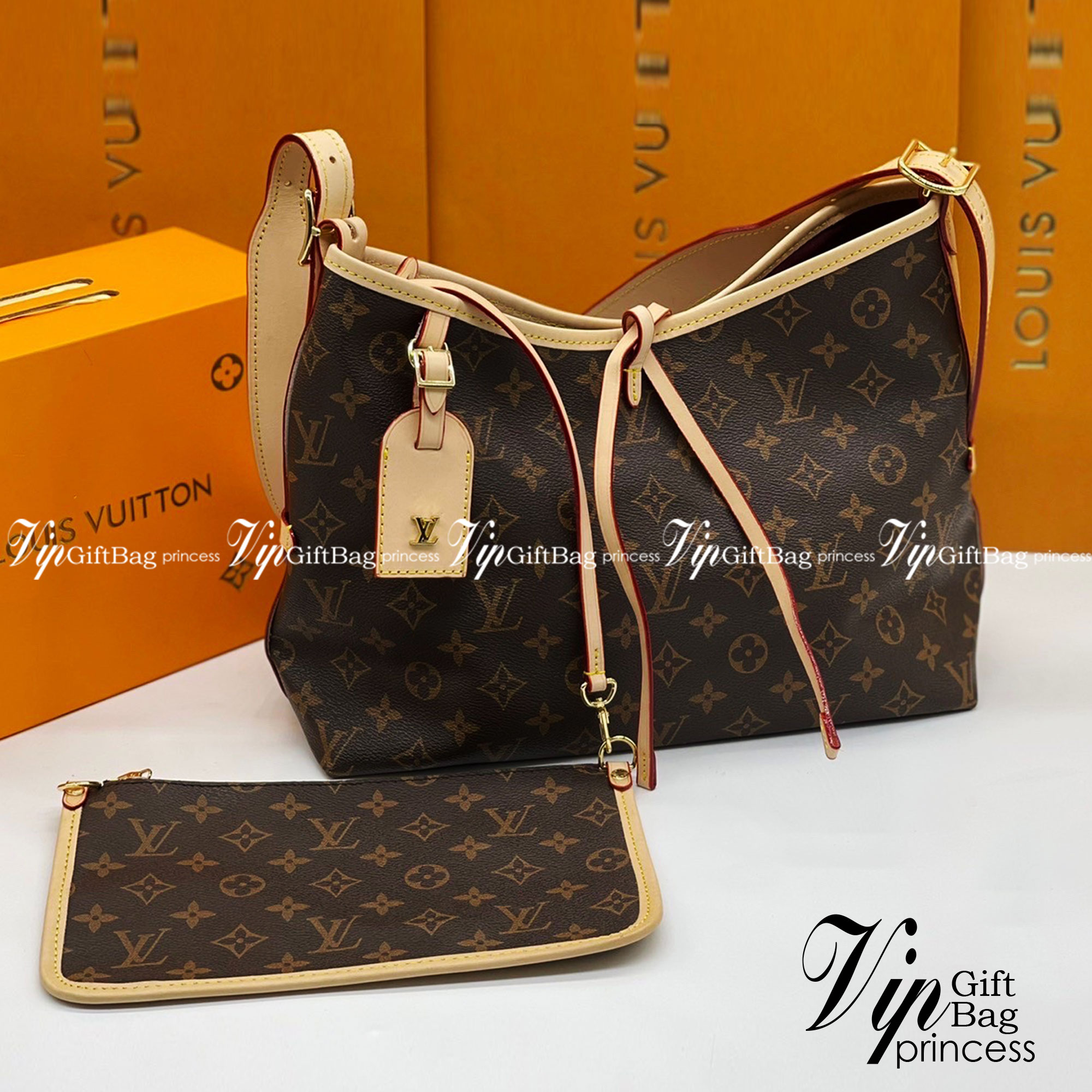 LV CARRYALL Monogram Canvas / LV Shopping Bag รุ่นใหม่ล่าสุด กระเป๋าสะพายทรงหรูหรามีสไตล์ สวยปังมั้ยไหว ใบจริงสวยมากกกก ได้สวยก่อนใคร วัสดุหนังแคนวาสเคลือบลาย สวย คลาสสิค ภายในเป็นช่องโล่ง จุของได้เยอะ สาวๆใช้ใบนี้ สะพายไปไหนก็เข้ากัน ถ่ายรูปสวยๆ ชิคๆ โดด