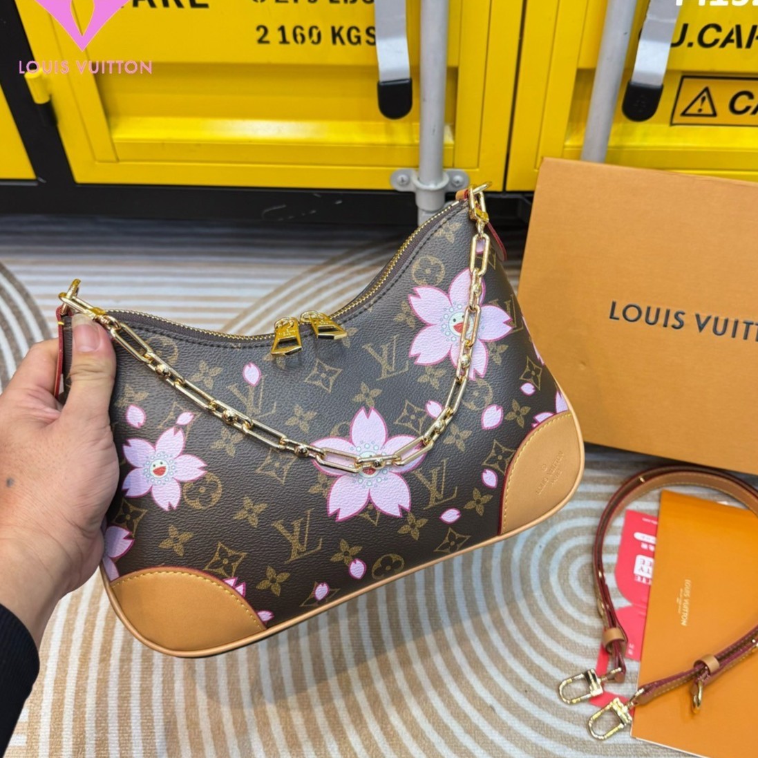 LV x TM Boulogne PM Cherry Blossom bag กระเป๋าสะพาย ดีไซน์คลาสสิครุ่นสุดปัง ปรับลุคให้มีชีวิตชีวาด้วยลายดอกไม้ซากุระเชอรี่บลอสซั่ม คอลใหม่สุดเอ็กซ์คลูซีฟ