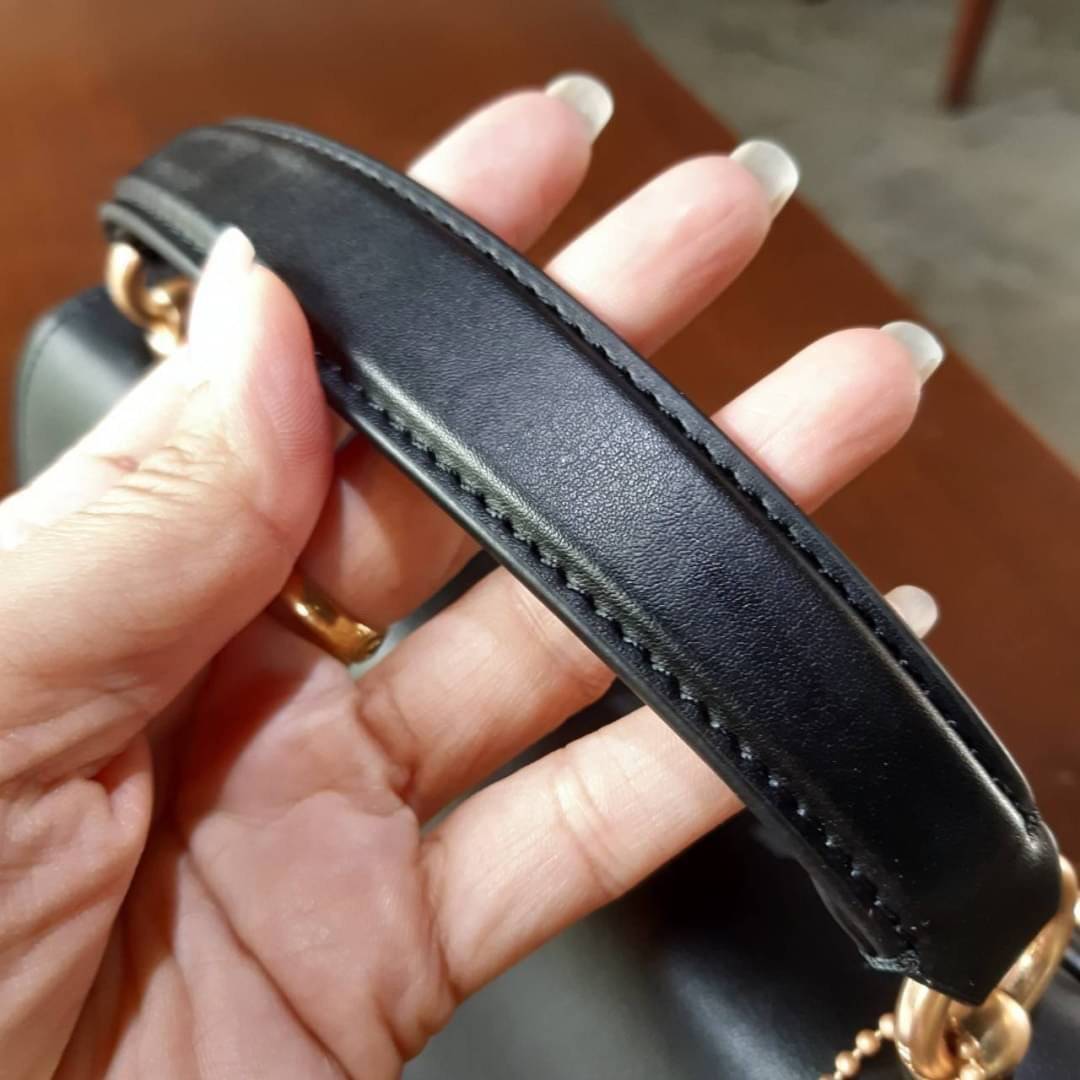 COACH TILLY SATCHEL 23 IN SIGNATURE CANVAS ((C1802//C1439/C1435)) กระเป๋า crossbody สวยหรู ขนาดใหม่ พร้อมสีมาใหม่!! ดีไซน์ย้อนยุค วัสดุหนังแคนวาสเคลือบลายสลับหนังแท้ มาพร้อมหูจับในตัว และสาย crossbody ปรับได้ตามตัว เปิด-ปิดด้วยตัวบิดล็อค ภายในโล่ง บุกำมะห