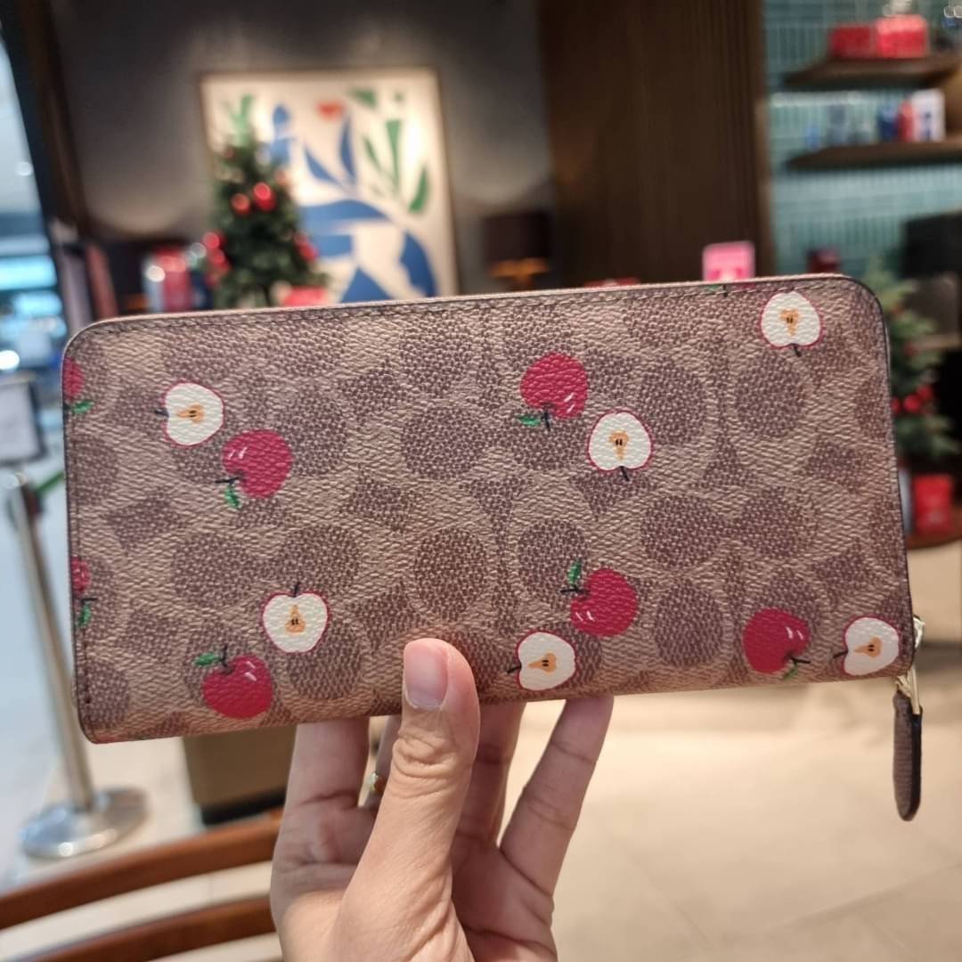 OUTLET 】COACH ACCORDION ZIP WALLET IN SIGNATURE CANVAS F86093 C3287 F98126 กระเป๋าสตางค์ใบยาว น่ารักน่าใช้