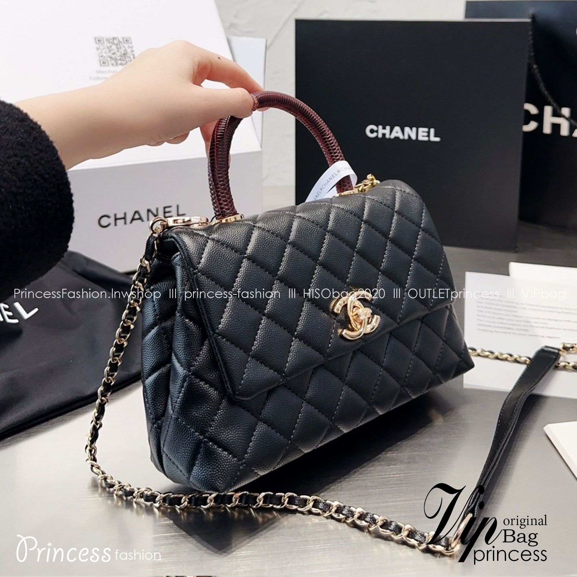 Chanel Coco Top Handle Bag 9" / Chanel Bag พร้อมส่ง กระเป๋าสะพายสุดคลาสสิค สวยหรูพร้อมมือจับในตัว งานหนังเรียบ อะไหล่ทองสวยมาก มาพร้อมกล่อง อปก ครบเซ็ท รอบนี้จัดราคาพิเศษสุดคุ้มค่ะ ใช้งานต่างประเทศได้ ภาพถ่ายจากงานขายจริง