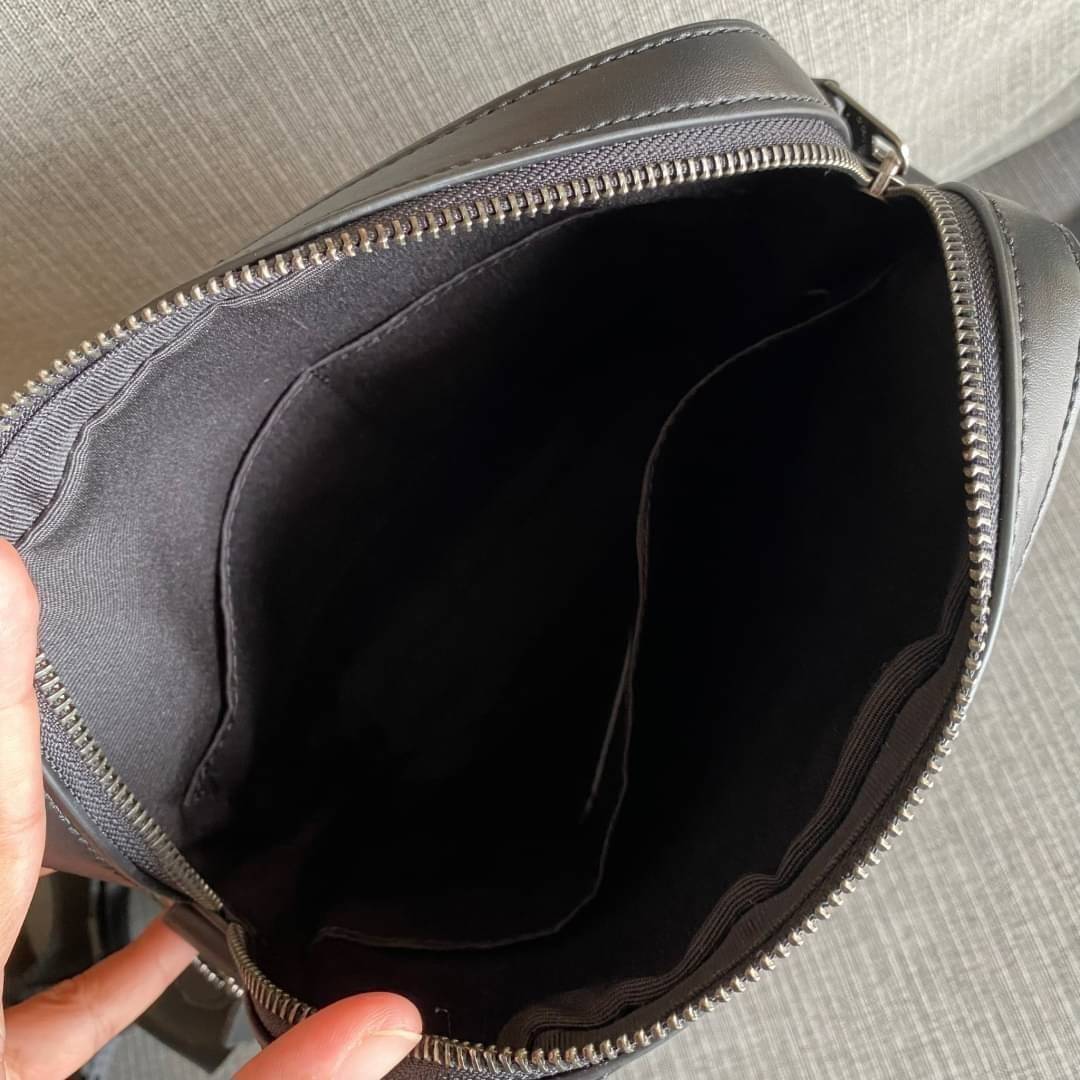 COACH HOUSTON FLIGHT BAG IN SIGNATURE CANVAS (F73336) ขายดีตลอดกาล!! คลาสสิคไม่มีใครเกิน!! กระเป๋าสะพายข้างทรงแมสเซ็นเจอร์ยอดฮิต ทรงสวย ดูดี 🔥 เป็นอีกรุ่น ที่พลาดแล้วต้องรอนานมากๆ ฮ๊อต ฮิต สุดๆ ใช้ได้ทุกเพศ Unisexสุดๆ เท่ห์มากบอกเลย จะออกงานไหน ไม