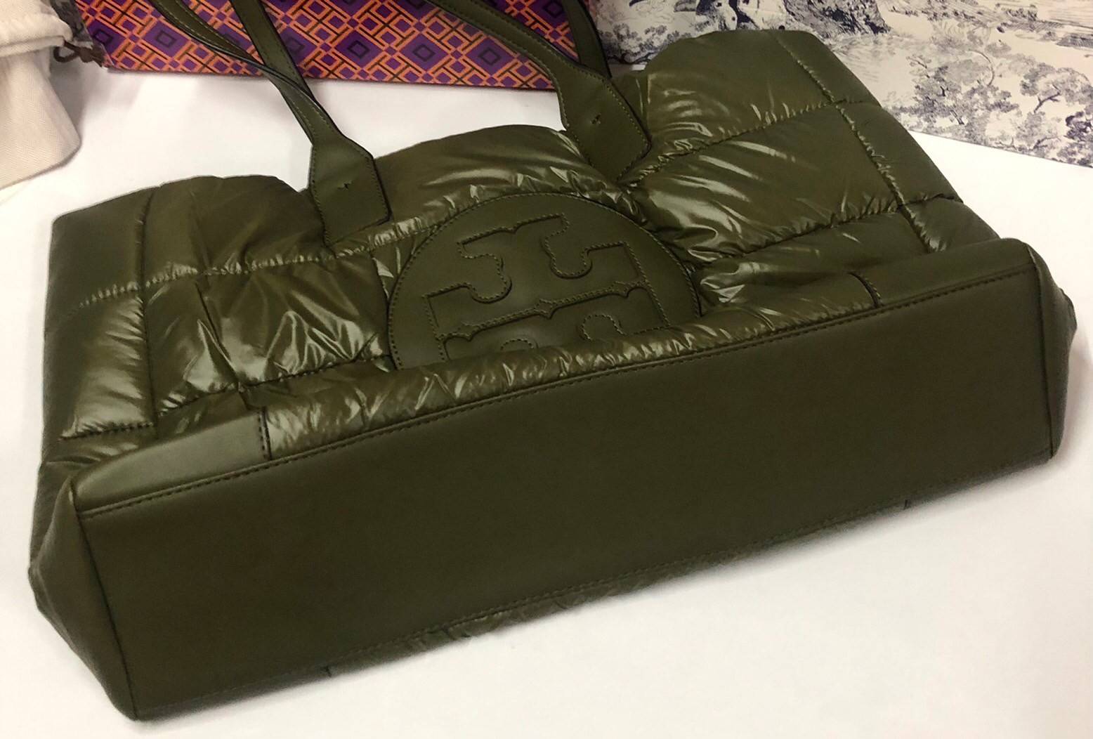 พร้อมส่งที่ไทย TORY BURCH Ella Puffer Tote Bag 40cm กระเป๋าโท้ทใบใหญ่ ภายในโล่งกว้าง จุของได้เยอะ ภาพสินค้าถ่ายจากงานขายจริง ใช้งานต่างประเทศได้