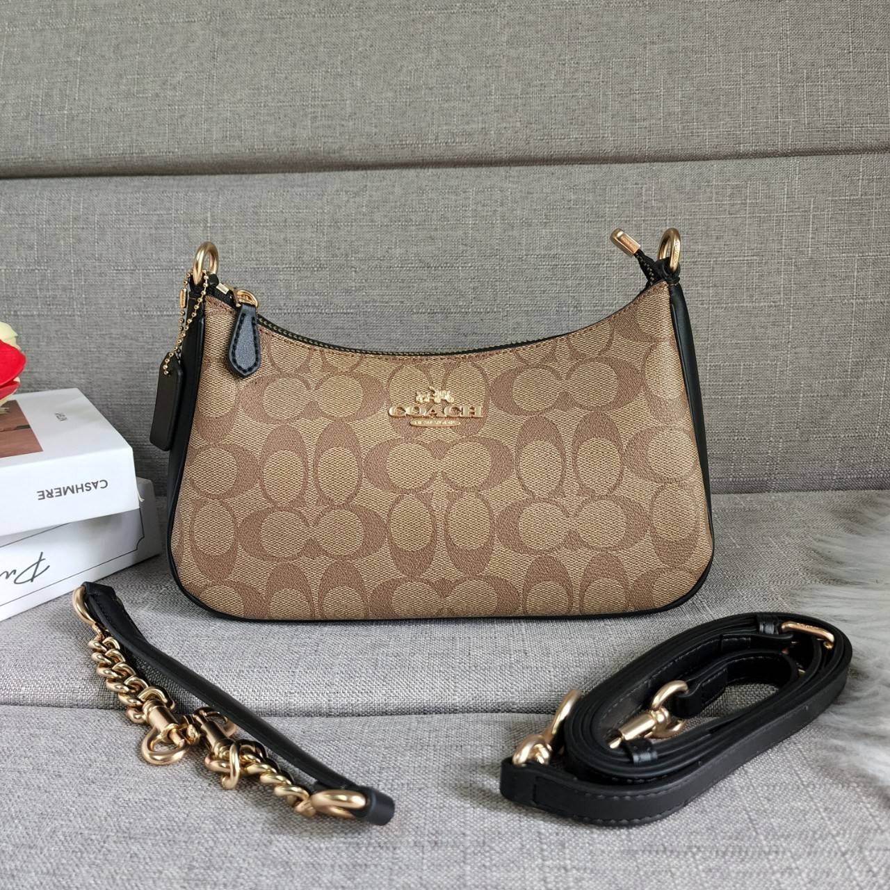 พร้อมส่งครบสี สวยทุกสีเลยค่า😘 ((CA173//CA209//CA548)) COACH TERI SHOULDER BAG 🔹กระเป๋าทรงพอช ในรูปแบบหนังแท้ หนังนิ่มสวยมากค่ะ