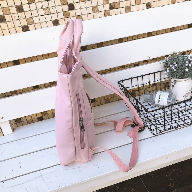 Adidas Handbag & Backpack กระเป๋าเป้ใช้ได้ทั้งชายหญิง ขนาดกำลังดี น้ำหนักเบา ด้านหน้าสกรีนโลโก้แบรนด์ เปิดปิดด้วยซิปสะดวกใช้ หูจับถนัดมือ สายสะพายยาวเลื่อนปรับได้ตาม ด้านหน้า มีช่องซิปvภายในมีช่องซิปแยกเก็บของ ช่องใส่ Laptop, A4 ได้ค่ะ