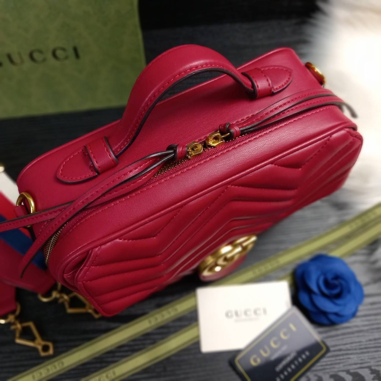 VIP GUCCI GG MARMONT TOP HANDLE SHOULDER BAG / BOLSA GG MATELASSE กระเป๋าถือ กระเป๋าสะพาย คอลเลคชั่นสุดหรู มาพร้อมสายสปอร์ตสะพายยาว สามารถปรับระดับได้ ถอดได้ เป็นอีกรุ่นที่โดดเด่นมากๆ การใช้งานคล้องตัวสุดๆ โดดเด่นด้วยโลโก้ GG ขนาดใหญ่เป็นเอกลักษณ์