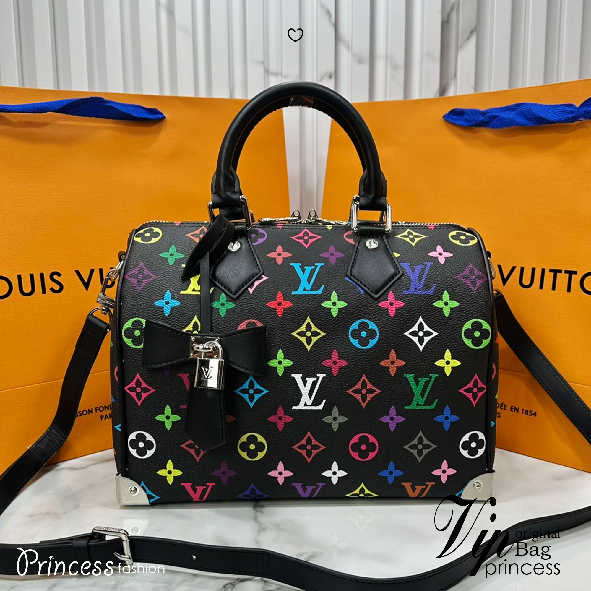 LV x TM Speedy Bandoulière 25 bag กระเป๋าทรงหมอน รุ่นใหม่ท็อปฮิต สวยหรูโดดเด่น มีชีวิตชีวาในคอลเล็คชั่น LV x Murakami ด้วยลายโมโนแกรมสุดไอคอนิกเปี่ยมสีสันที่รังสรรค์ขึ้นใหม่