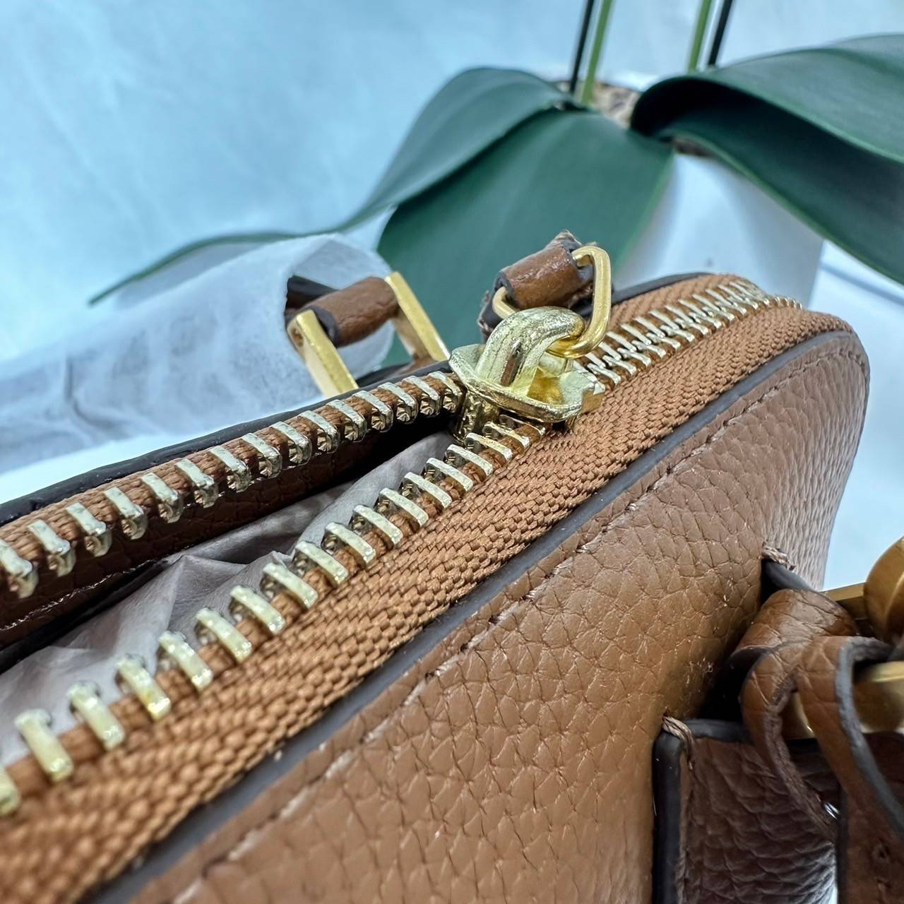 TORY BURCH MINI PEBBLED SWING BAG / Tory Mini Swing Bag in Pebbled Leather / T Monogram Jacquard Swing Bag กระเป๋าสะพาย คอลเลคชั่นใหม่ล่าสุดดีไซน์สุดคลาสสิก รูปทรงโดม