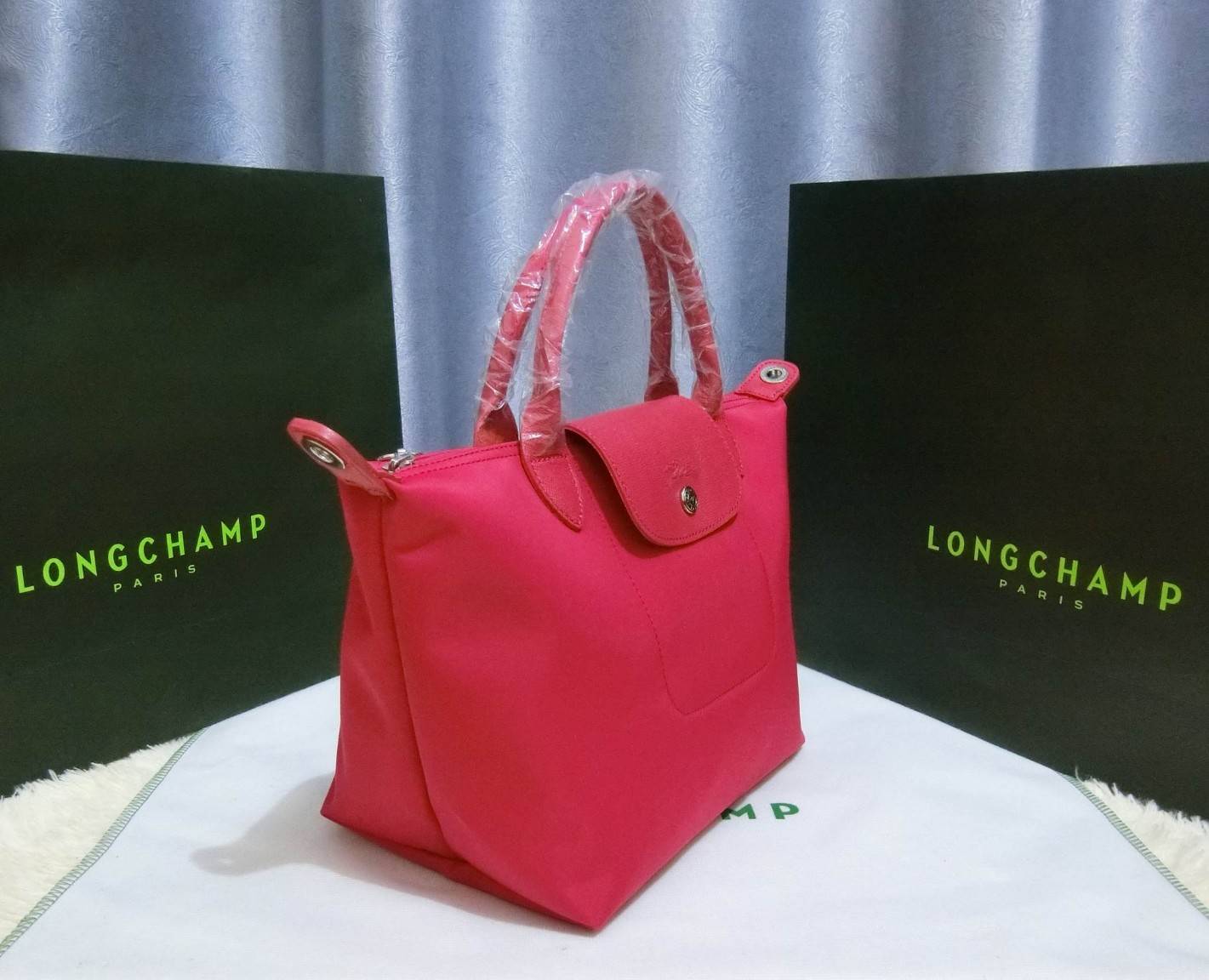 Longchamp Size S สินค้าใหม่ ของแท้!! เป็นล็อตผลิตเกินออเดอร์จากโรงงาน มาพร้อมการ์ด/ถุงผ้าแบรนด์/ถุงกระดาษแบรนด์ Size S: 25 x H. 23 x 16 cm. Color: Rose Pink 270