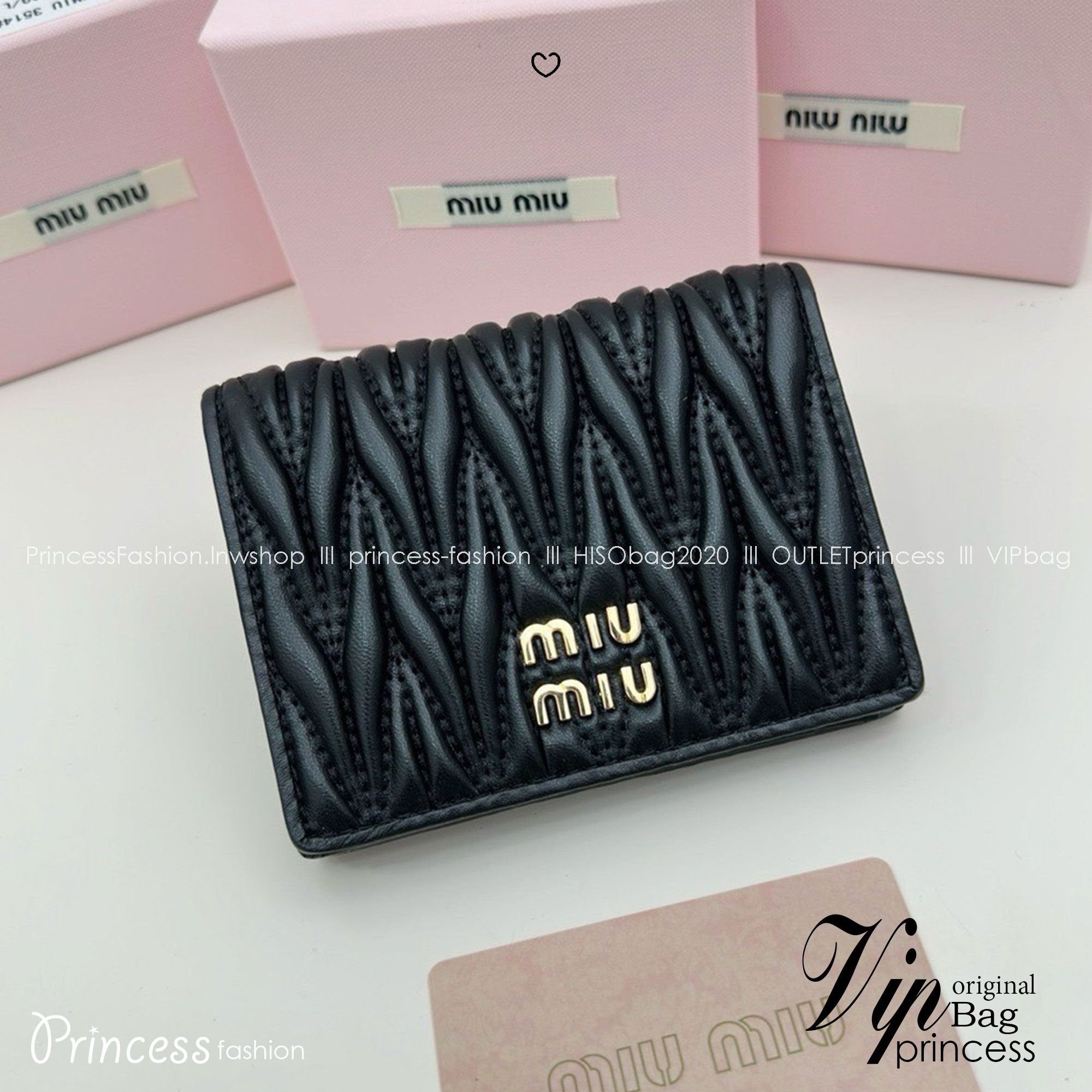 Miu Miu Small matelassé nappa leather wallet กระเป๋าสตางค์หนังแนปป้า ตกแต่งโลโก้หรูหราเป็นเอกลักษณ์