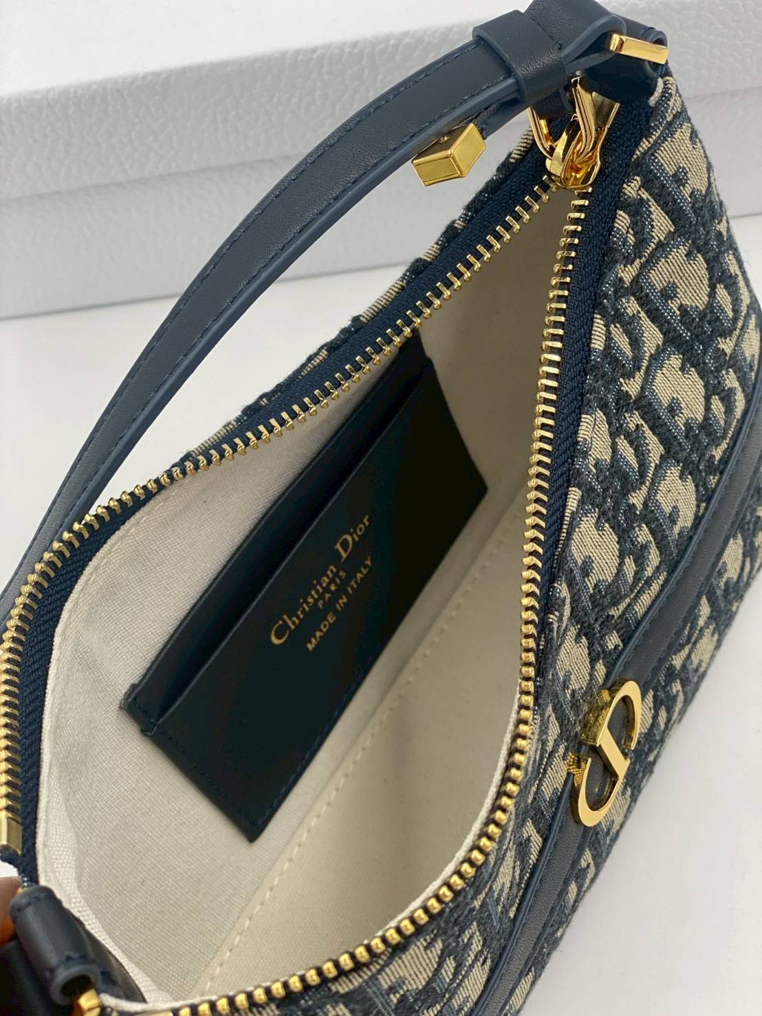 ORI หนังแท้ | DIOR Mini 30 Montaigne Cigale bag / DIOR Mini Miss Caro Cigale bag กระเป๋าสะพายไหล่ทรงโฮโบ ขนาดมินิเสริมไลน์ 30 Montaigne ด้วยรูปทรงทันสมัยและประณีตบรรจง