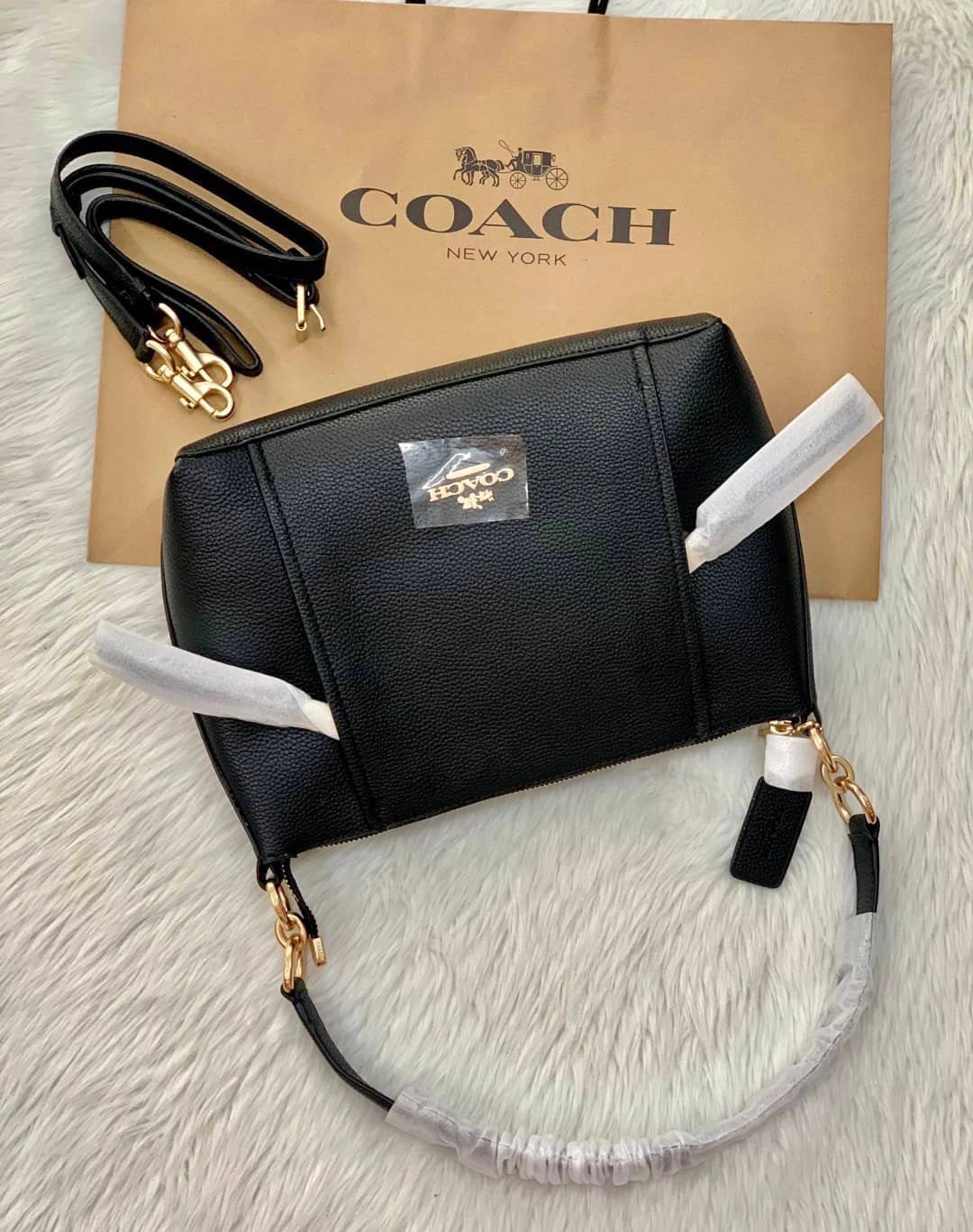 COACH SMALL MARLON SHOULDER BAG ((1600//1597)) 🌈พร้อมส่งที่ไทยอีกครั้ง ตามคำเรียกร้อง ห้ามพลาด! กระเป๋าหิ้ว//คล้องไหล่//สะพายข้างได้ หนังแท้ ทรงสวยมากค่ะ ด้านหน้ามีช่องซิปซ่อนแบบหนังห้อยให้2ช่อง ใส่ของจุกจิกค่ะ เปิดปิดกระเป๋าแบบซิป ภายในกว้างใส่ขอ