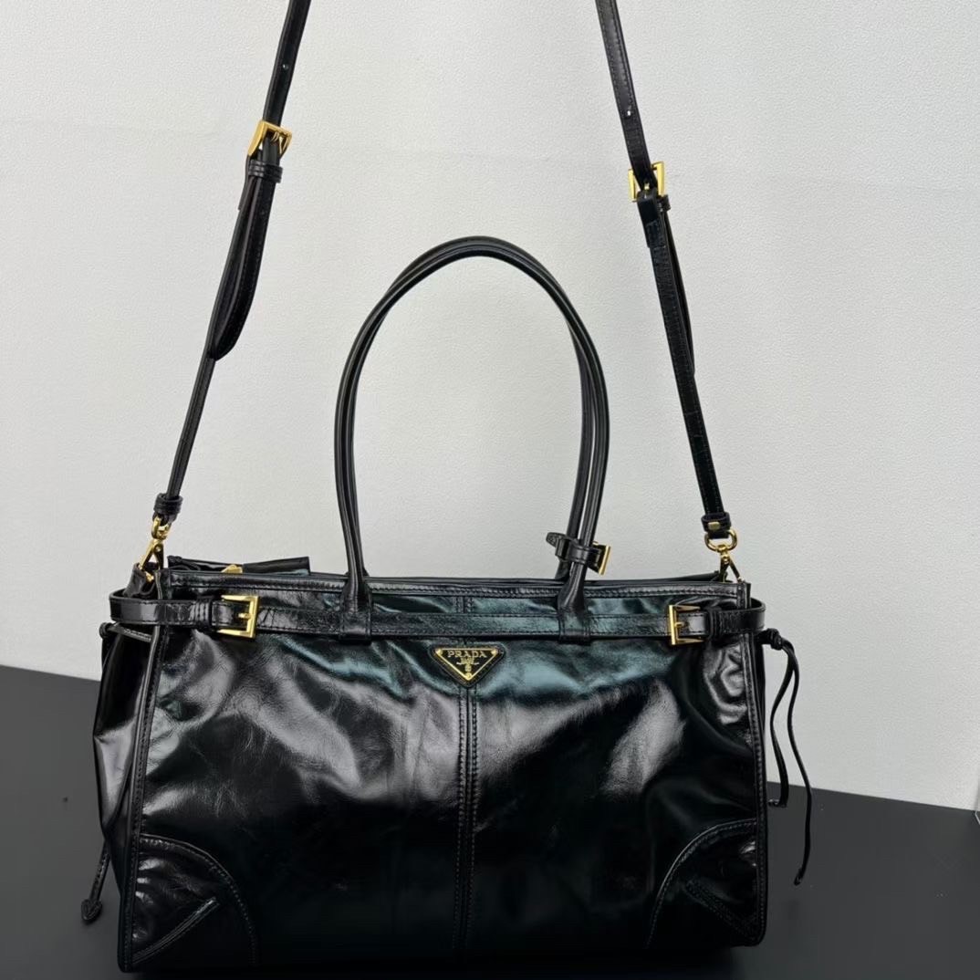 PRADA | Large leather handbag / Prada Tote bag กระเป๋าสะพายใบใหญ่ งานหนังเต็มใบ เกรดออริ สลับแท้ 1:1 ใช้งานต่างประเทศได้