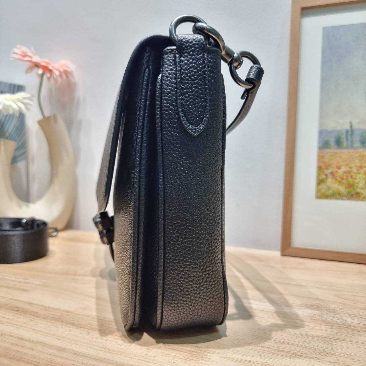 COACH Soft Tabby Messenger In Signature Canvas C8430 CH769 ไอเท็มที่หนุ่มๆต้องไม่พลาด กระเป๋าทรงแมสเซนเจอร์ใบใหญ่กำลังพอดี พร้อมด้วยสายสะพาย 2 เส้น