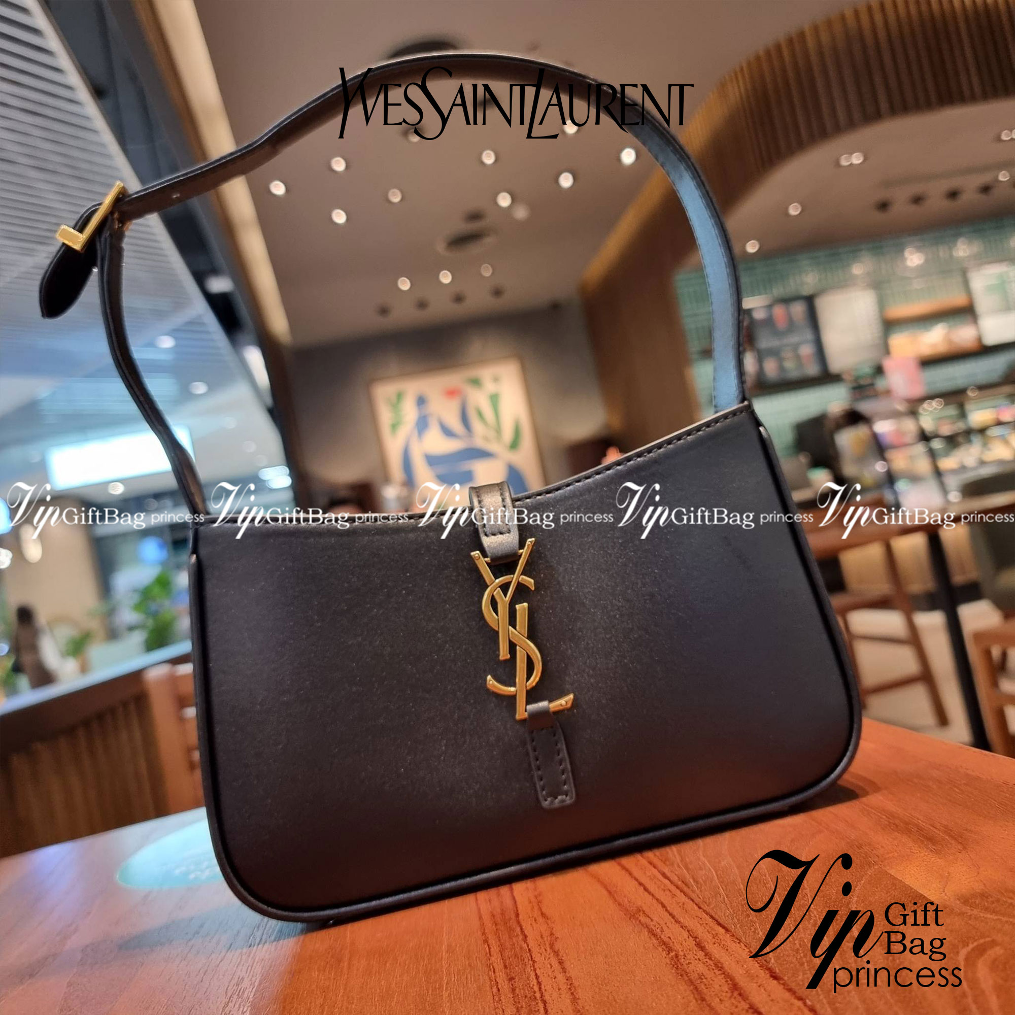 YSL LE 5 À 7 HOBO BAG IN SMOOTH LEATHER / Yves Saint laurent hobo bag กระเป๋าสะพายไหล่ ดีเทลหรู สวยครบทุกมุม ตอบโจทย์สาวๆทุกไลฟ์สไตล์ เพราะใช้งานได้ง่ายและสะดวก วัสดุหนังแท้ สัมผัสดีงาม น้ำหนักเบา ดูแพงที่สุด โดดเด่นด้วยโลโก้ สามารถเกี่ยวคล้องเพื่อล็อคปิด