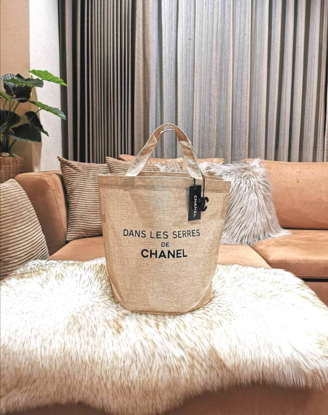 มาแล้วค่ะ! Chanel GWP New items ที่สาวๆพรีกันมาเยอะ Don't Miss! New Arrivals! Chanel DANS LES SERRES DE CHANEL Nylon Shopping Bag VIP Gift Event GWP พรีเมี่ยมกิ๊ฟรุ่นใหม่ล่าสุดคอลเลคชั่น DANS LES SERRES จาก Chanel Exhibition ใบใหญ่กำลังดีวัสดุ Nylon 