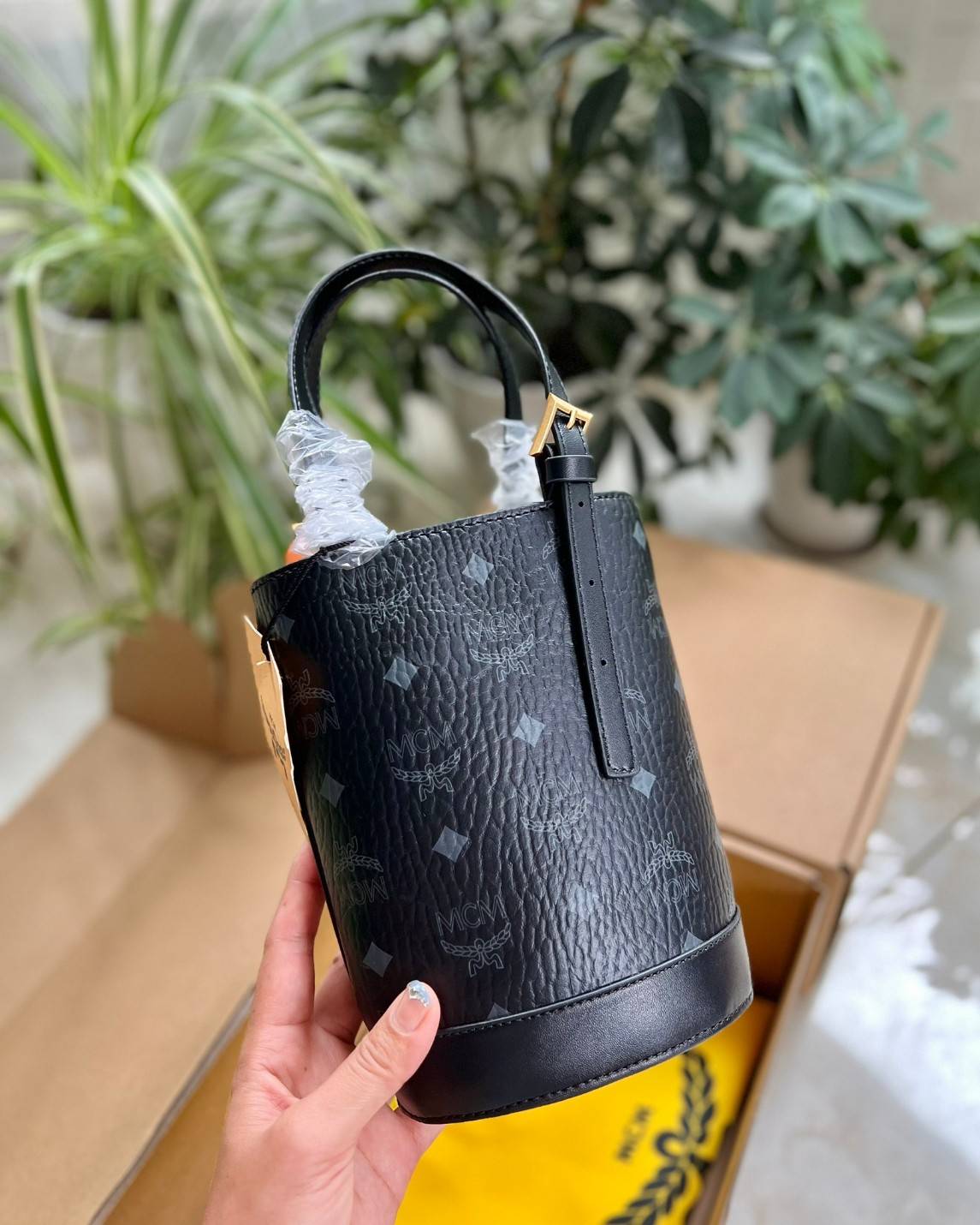 M.C.M AREN BUCKET TOTE IN VISETOS กระเป๋าทรงบัคเก็ต ขนาดกำลังสวย ไอเท็มใหม่ เกรดท็อปออริ 1:1 สลับแท้
