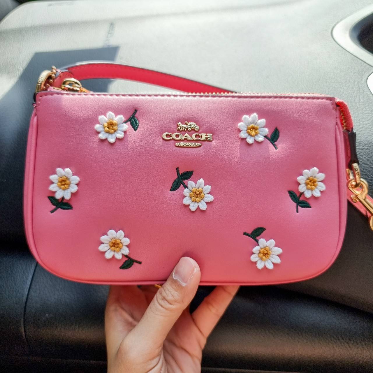 ของแท้ 💯% COACH C3356 NOLITA 19 WITH DAISY EMBROIDERY คอลเลคชั่นใหม่ สีใหม่ล่าสุด ยังไม่เข้า shop ไทย!! สวยหวาน น่ารักน่าใช้