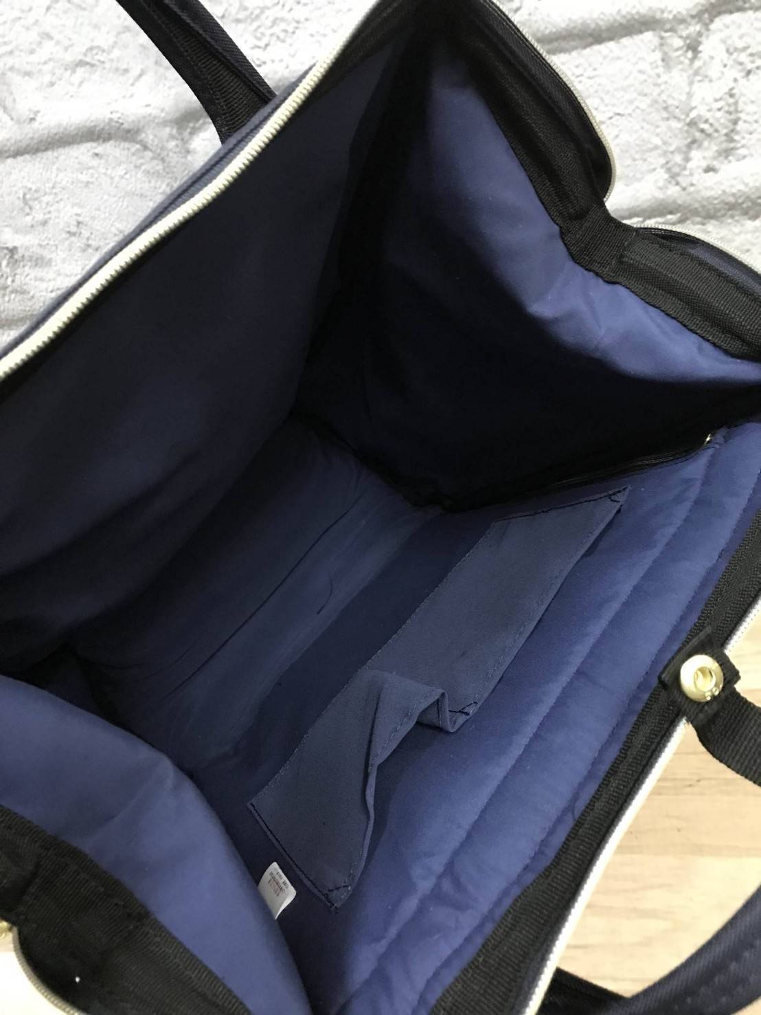 Anello Scottish Canvas Rucksack รุ่นใหม่ชนช้อปญี่ปุ่นกันไปเลยคร้า !!! เป้ขนาดไซส์ Classic วัสดุ ผ้าแคนวาส มีช่องซิปด้านหน้า มีช่องเก็บของด้านข้างทั้งสองด้าน ที่หูจับมีตัวล้อค มีโครงที่ปากกระเป๋า มีซิปด้านหลังเพื่อหยิบจับของภายในด้านหน้าผ้าลายสก็อต ลงตัวกั