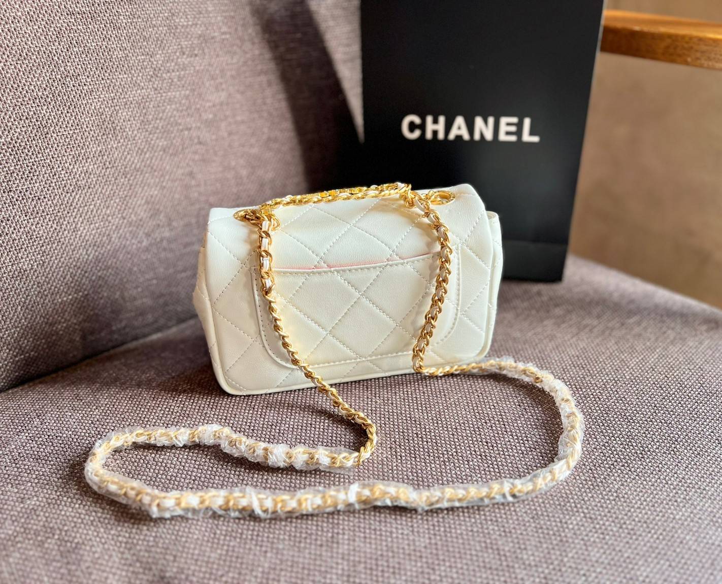Chanel Small Flap Bag with Top Handle 8" /CHANEL CHAIN SHOULDER BAG กระเป๋าสะพายได้และหิ้วได้ หนังสวย เรียบ สัมผัสนุ่มมือ น่าใช้มากๆ