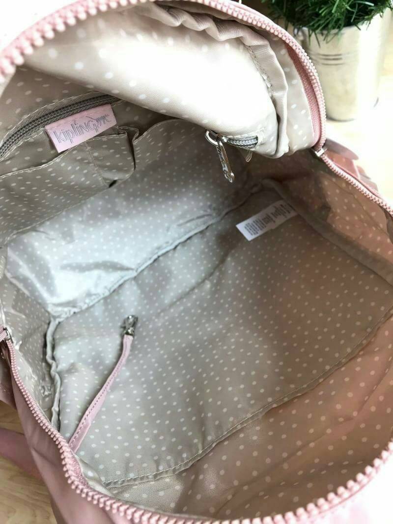 KIPLING IMMIN BACKPACK อีกcollection!ของรุ่นImmin กระเป๋าเป้สะพาย วัสดุPolyamide100% กันน้ำได้ ขนาดกำลังดี ใช้งานได้ทุกวัน เปิดปิดด้วยซิปคู่ ภายในมีช่องแยกเป็นสัดส่วน ประดับพวงกุญแจรุปหัวใจลายหินอ่อน ถอดแยกใช้งานได้ ราคาสุดคุ้มเลยคร้า!!