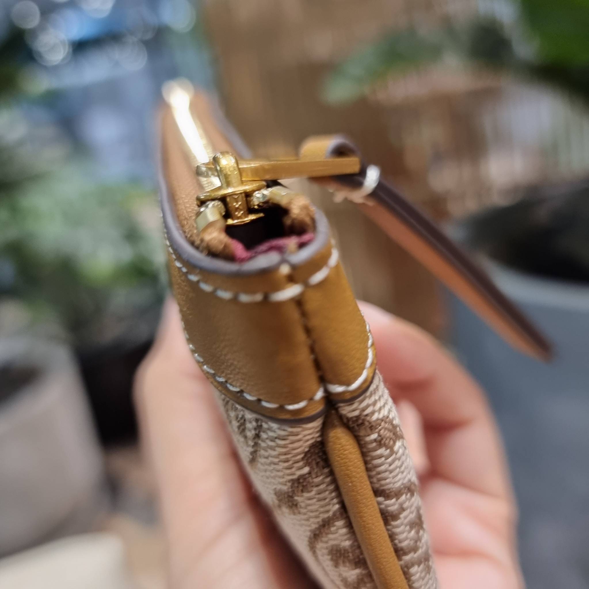 TORY BURCH T MONOGRAM CARD CASE KEY RING ใหม่ล่าสุด กับกระเป๋าเอนกประสงค์สำหรับถนอมบัตร น่ารัก คิ้วท์ๆ ใบจริงน่าใช้มาก