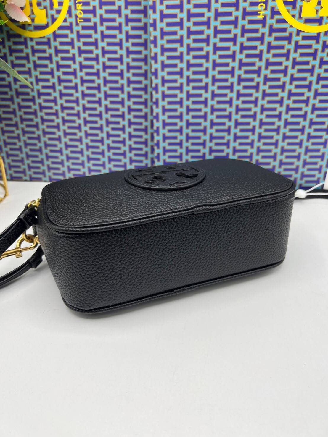 TORY BURCH Miller Mini Crossbody Bag / TORY CAMERA BAG / TORY BAG พร้อมส่ง 5 สี กระเป๋าสะพายใบเล็กมินิมอลในรูปทรงใหม่ที่คล่องตัว