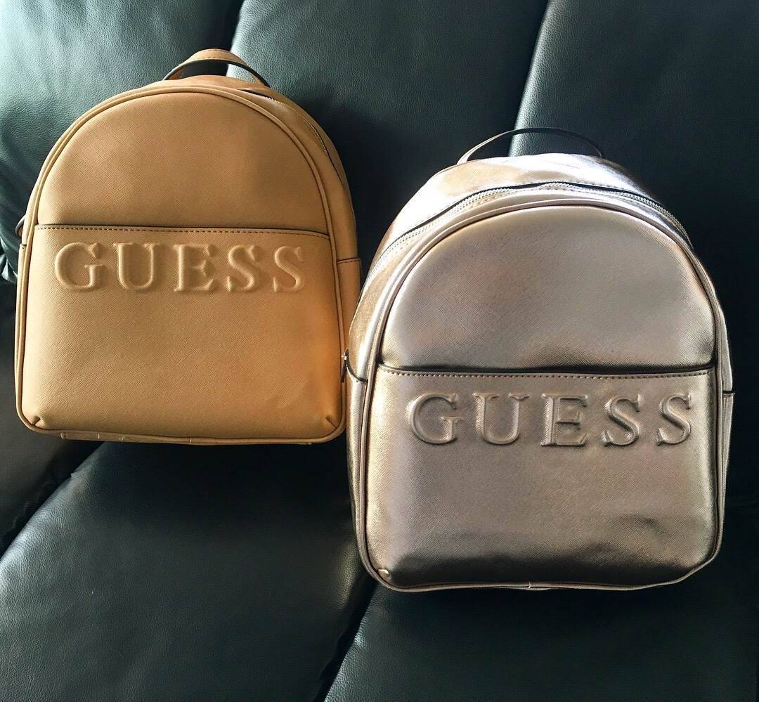 NEW!!! GUESS WOMAN'S BACKPACK ใครไม่มีจัดว่าพลาด!! กระเป๋าเป้ขนาดกระทัดรัดสำหรับสาวๆสากวก guess วัสดุทำจากหนัง PU นำหนักเบา เพิ่มความสะดุดตาด้วยโลโก้แบรนด์ปั้มตัวนูนสายสะพายหลังปรับเลื่อนได้ ภายในจุของได้เยอะ มีช่องกระเป๋าเล็กภายใน