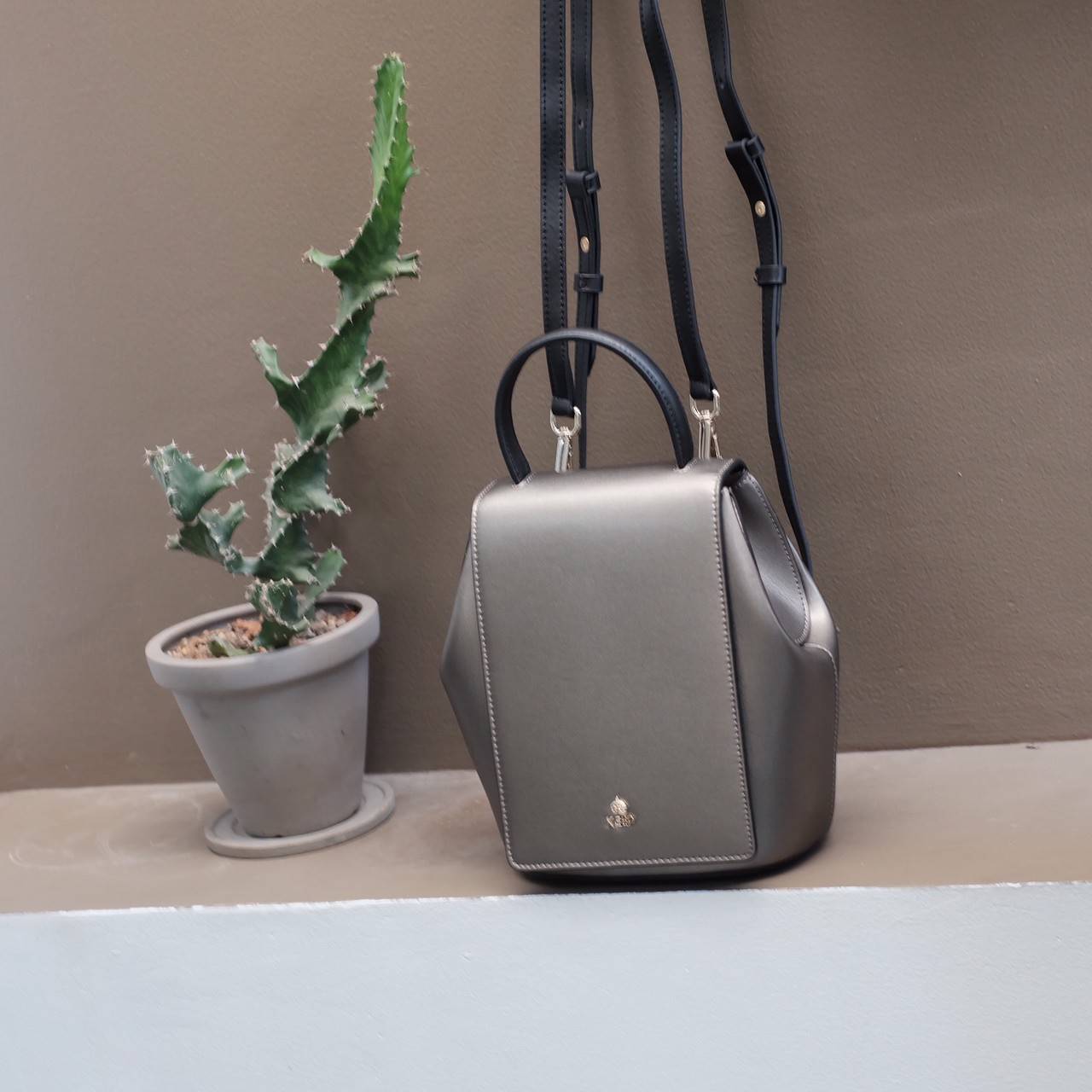 ทรงน่ารักมาก กระเป๋าเป้สะพายข้างได้ สี Glitter ✨ Limited รับ (summer) **KEEPBAG_Allma กระเป๋าเป้ใบใหม่เอาใจสาวทุกสไตล์เลยค่ะ 🌈🌈Summer นี้ ใครกำลังมองหากระเป๋าเป้ใบเล็ก เหมาะกับทุกๆวัน ใช้งานง่าย ใส่ของครบใบนี้แนะนำเลยค่า น้ำหนักเบา 