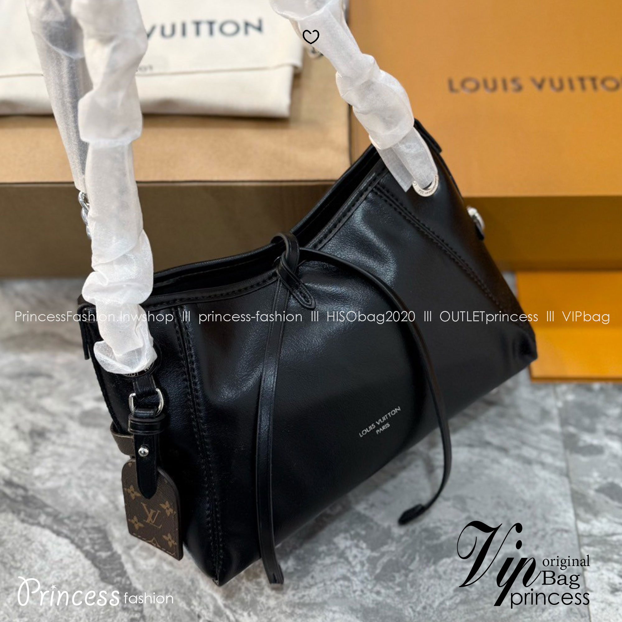 LV CarryAll BB Bag กระเป๋าสะพายสุดไอคอนิกผสานสไตล์ล้ำสมัยเปี่ยมฟังก์ชัน ไซส์ใหม่ล่าสุด กะทัดรัดใช้งานได้คล่องตัวมากขึ้น ดีไซน์สีดำคลาสสิค