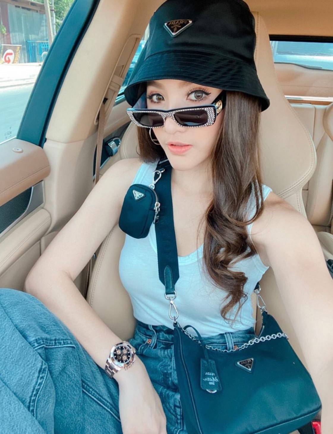 พรีเมี่ยมกิ๊ฟแท้ 100% 】PRADA Re-Edition 2005 nylon shoulder bag [cream]